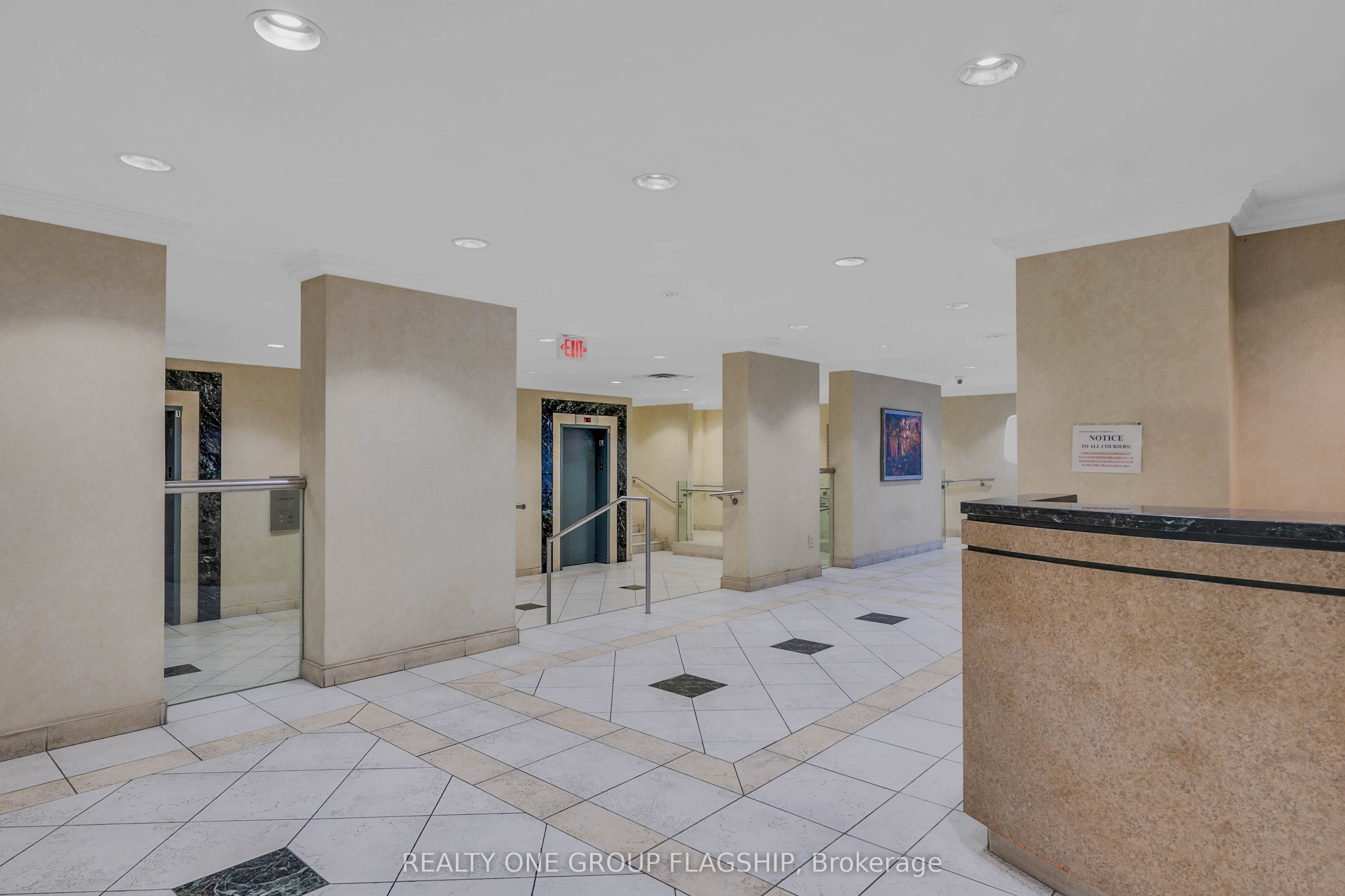 61 Richview Road 1401 Property Photo 4