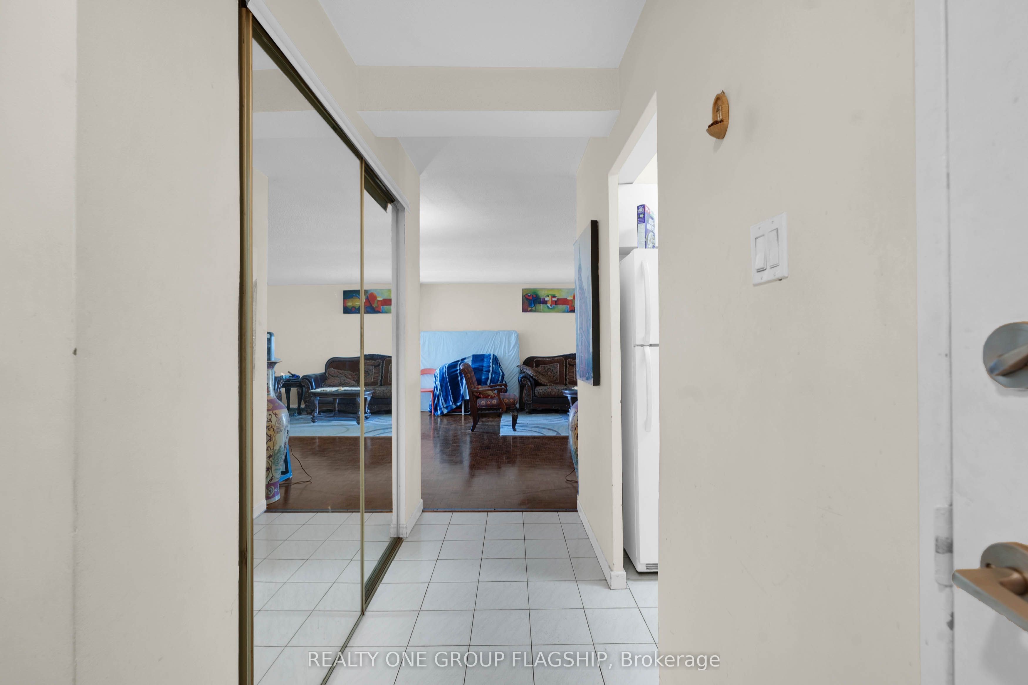 61 Richview Road 1401 Property Photo 5