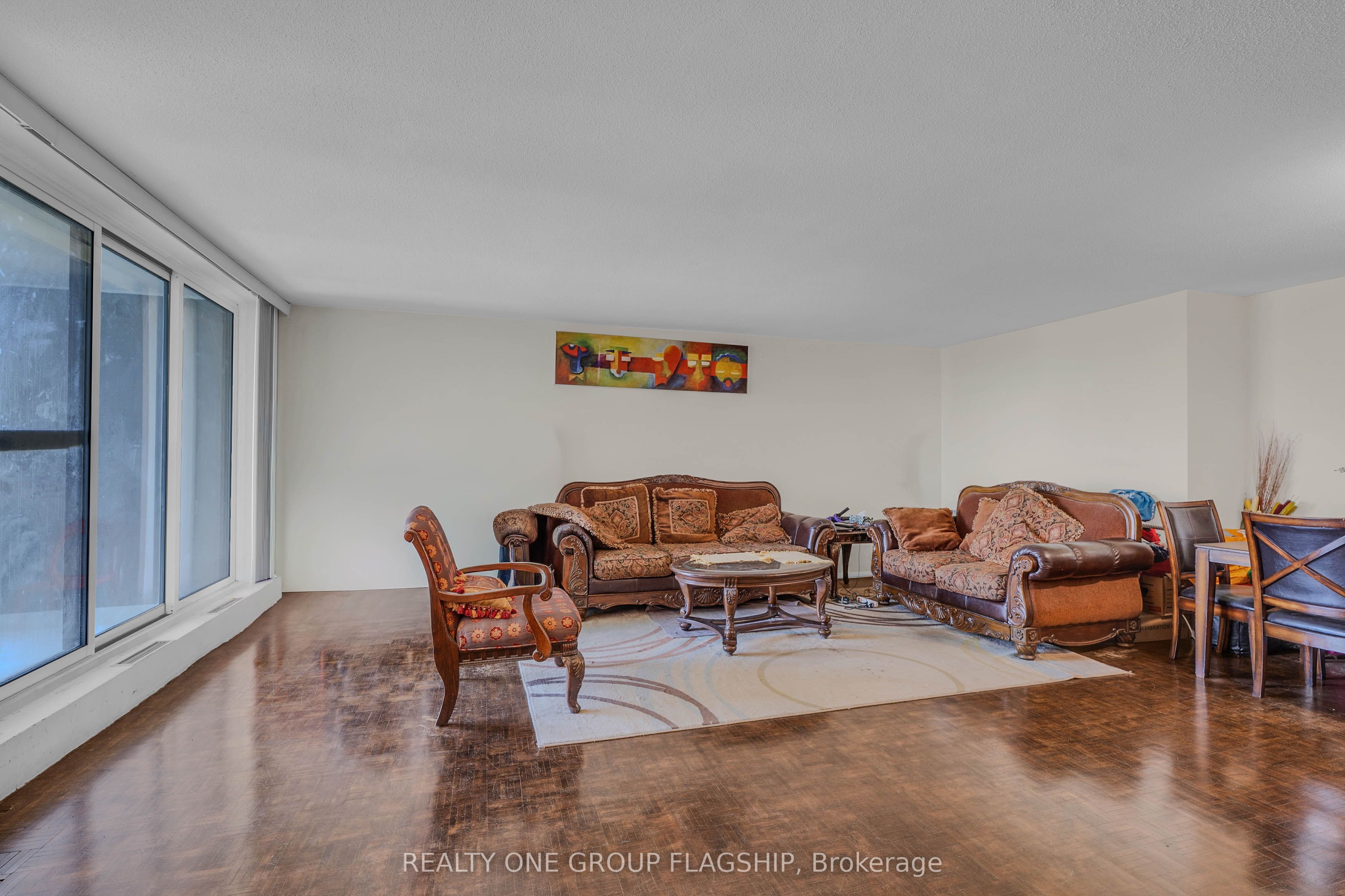 61 Richview Road 1401 Property Photo 6