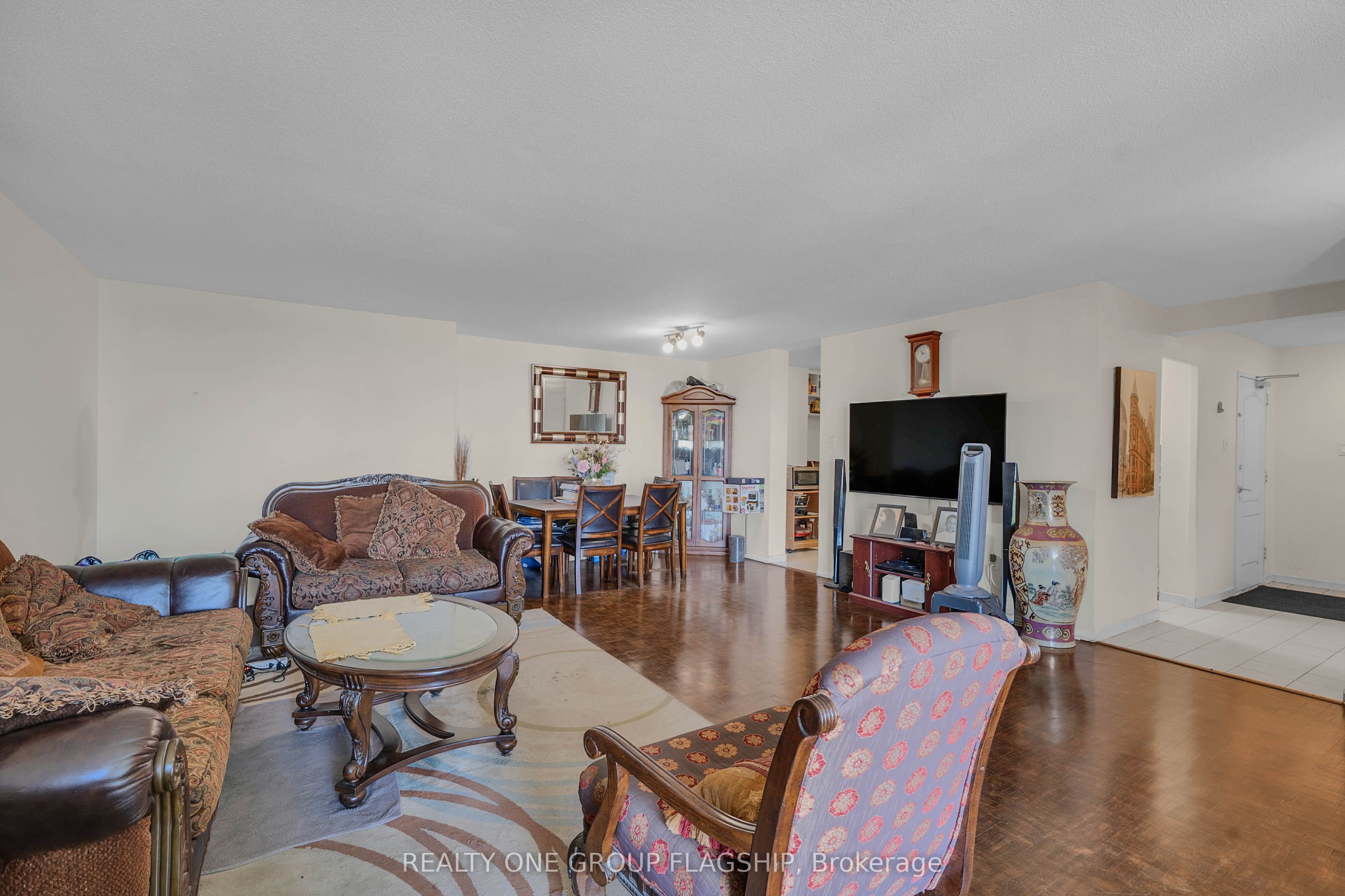 61 Richview Road 1401 Property Photo 7