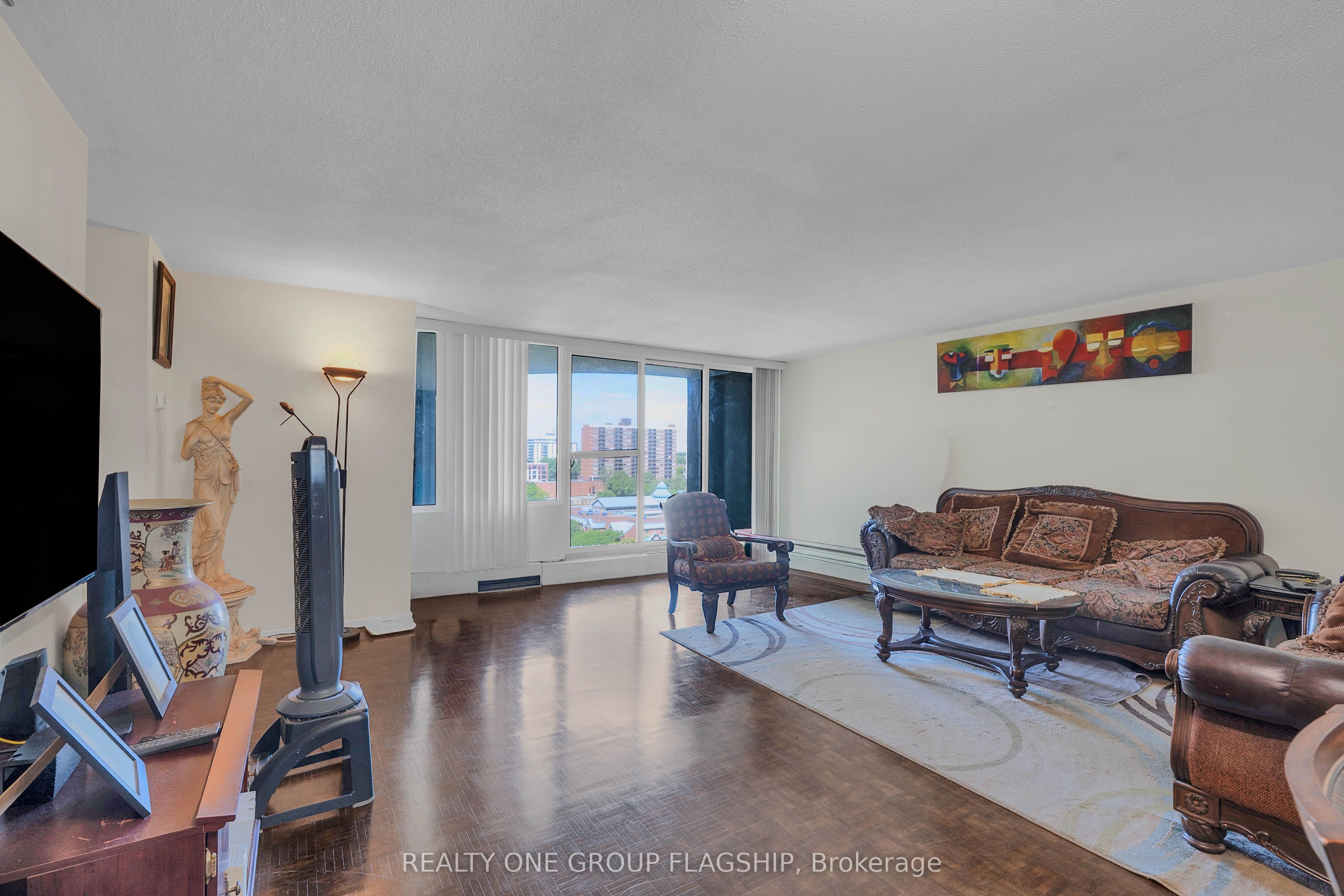 61 Richview Road 1401 Property Photo 8