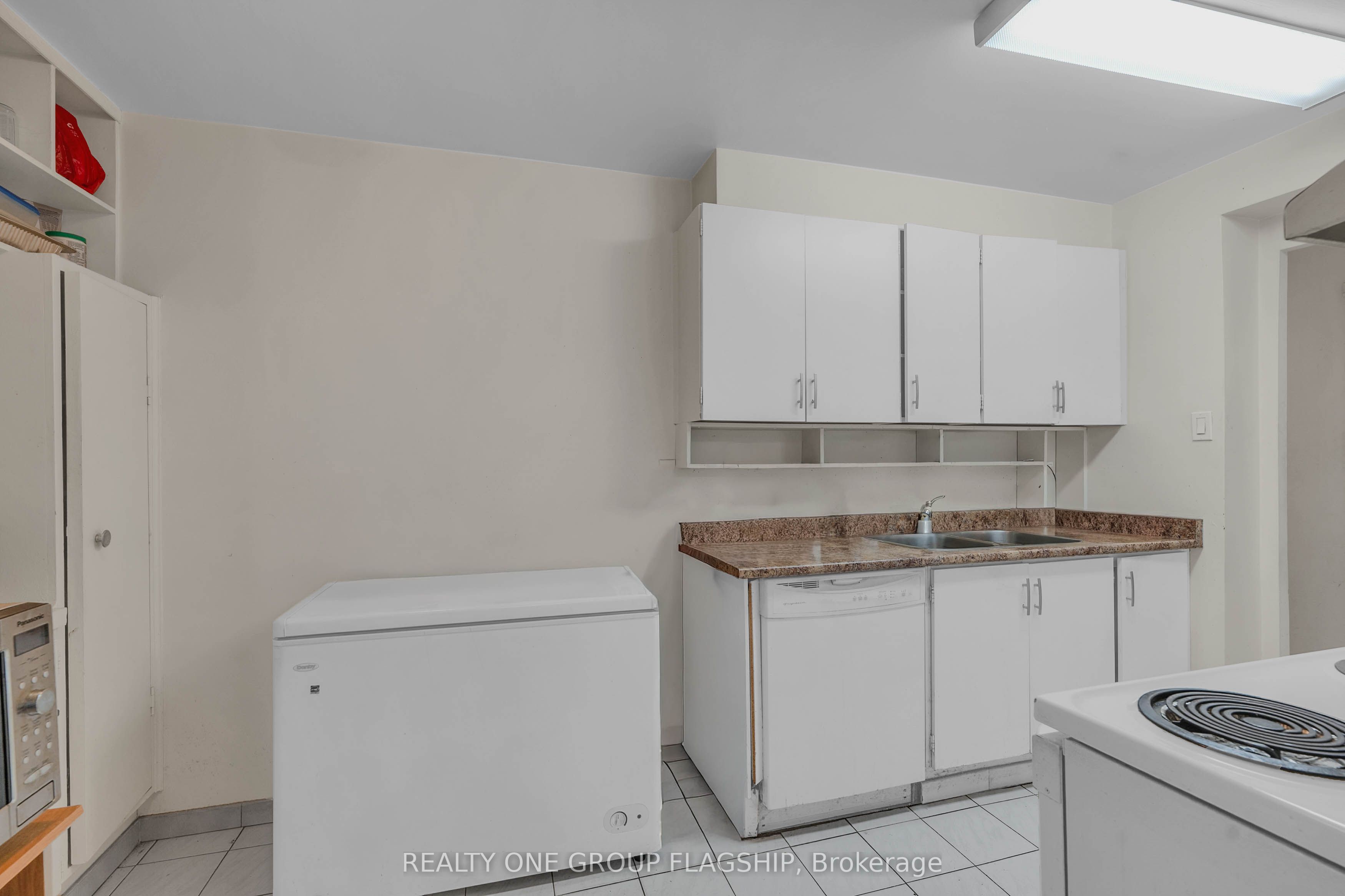 61 Richview Road 1401 Property Photo 10
