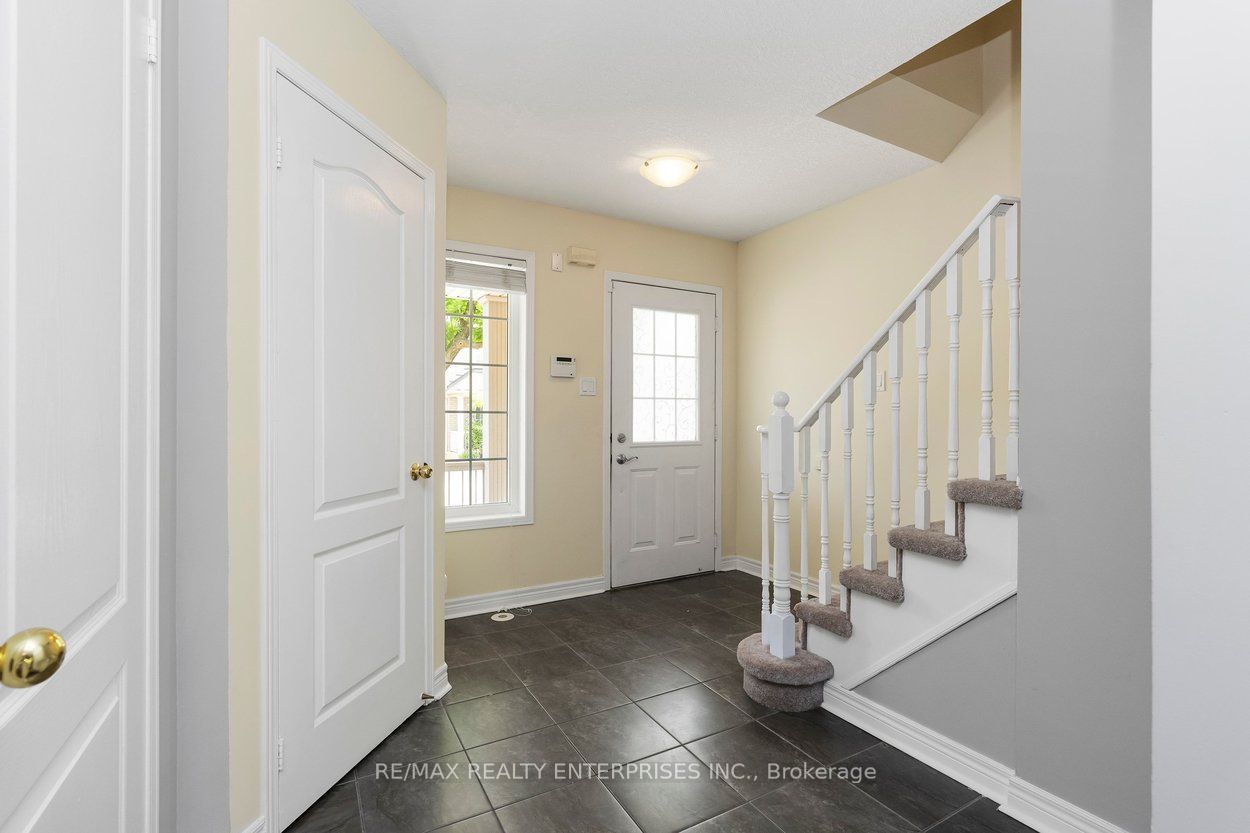 2248 Seton Crescent Property Photo 5