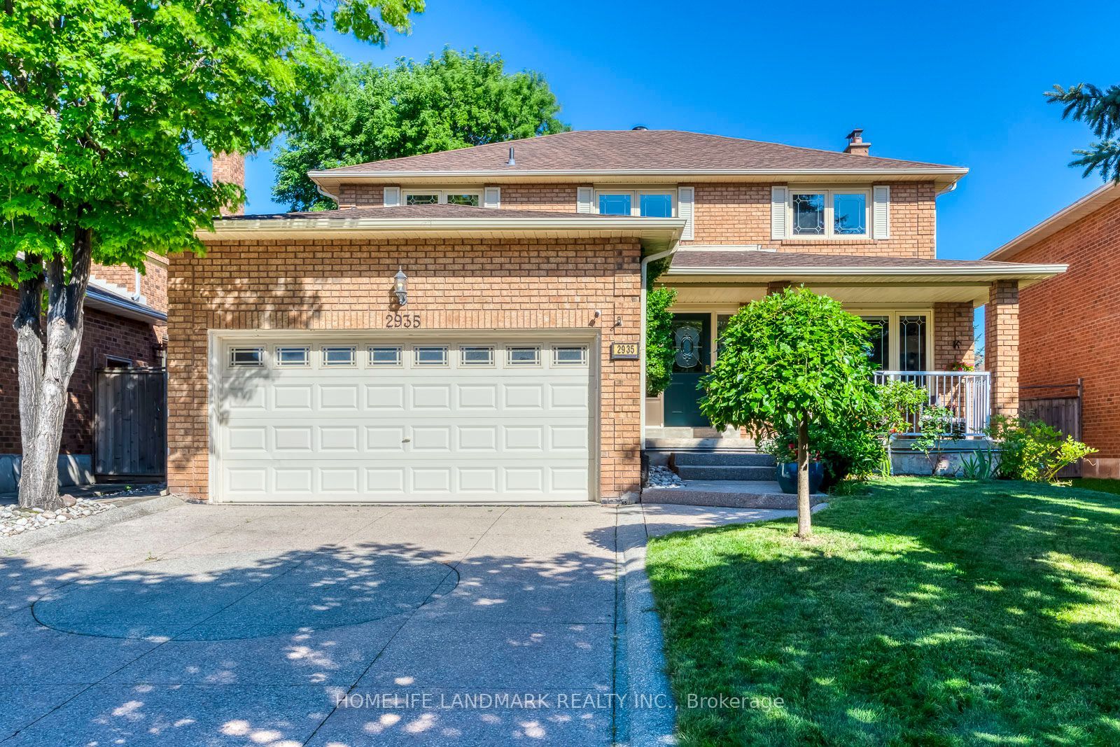 2935 Kingsway Drive Property Photo 1