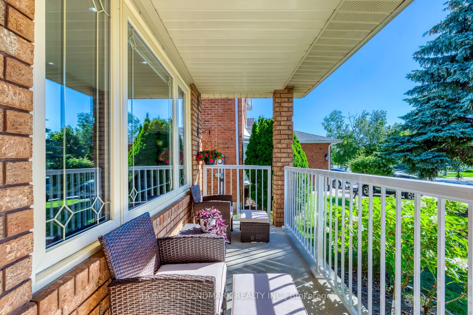 2935 Kingsway Drive Property Photo 4