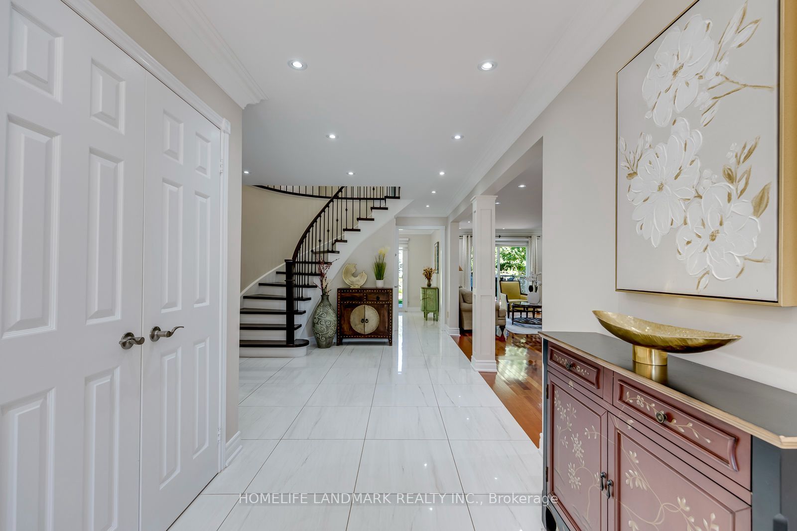 2935 Kingsway Drive Property Photo 6