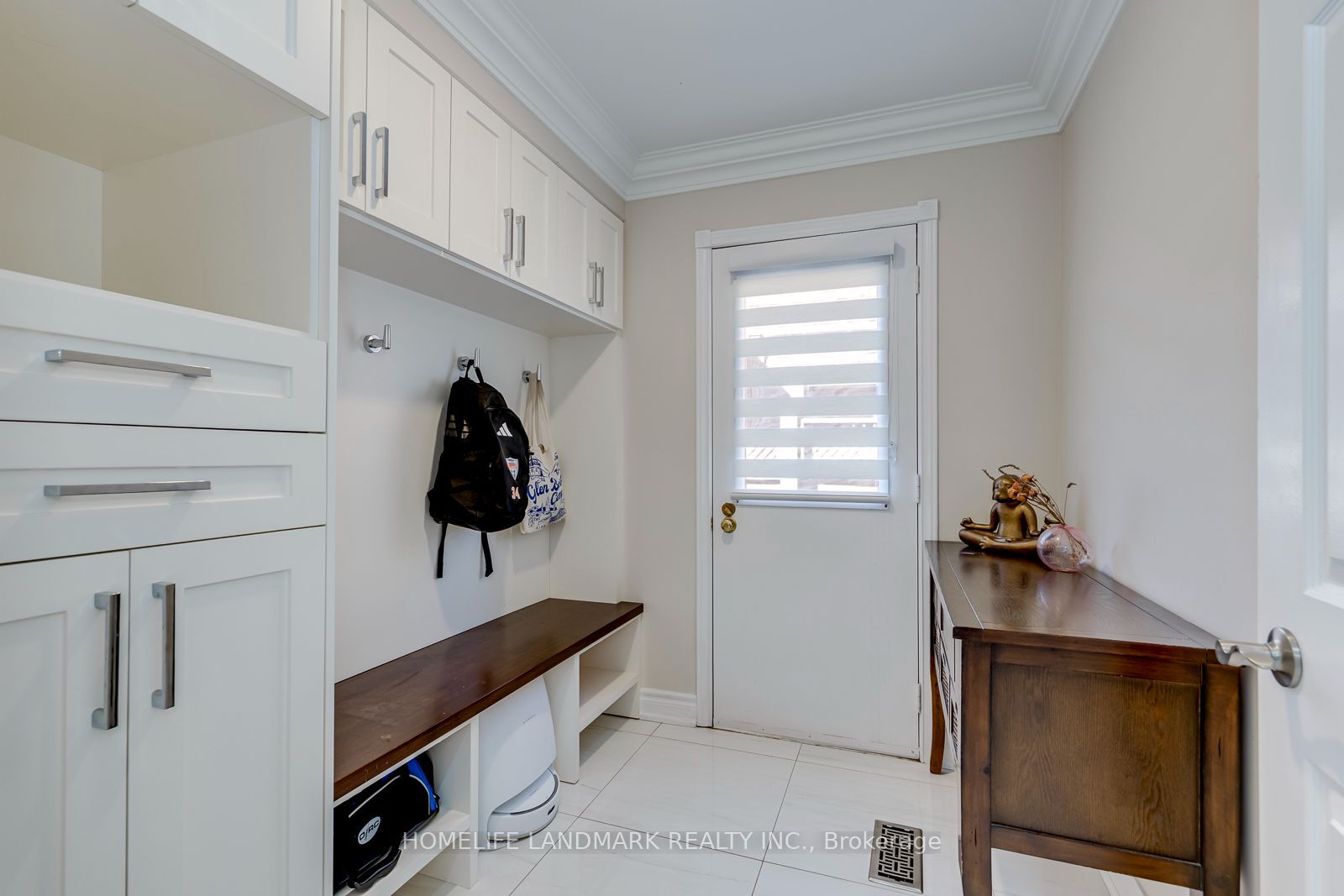 2935 Kingsway Drive Property Photo 26