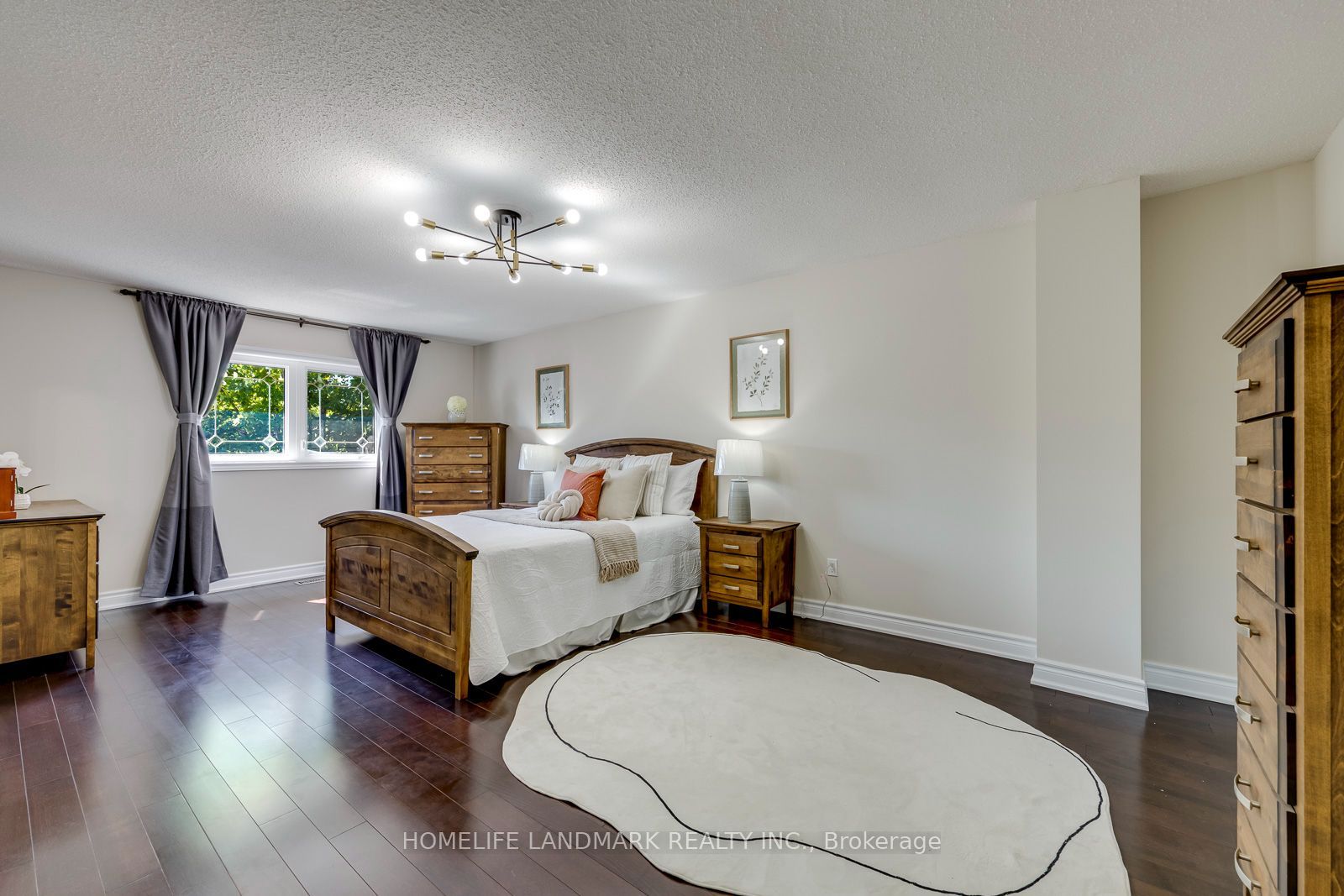 2935 Kingsway Drive Property Photo 29