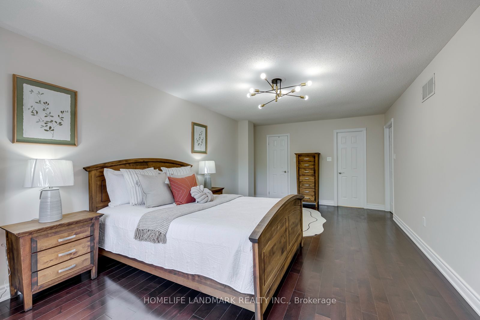 2935 Kingsway Drive Property Photo 30