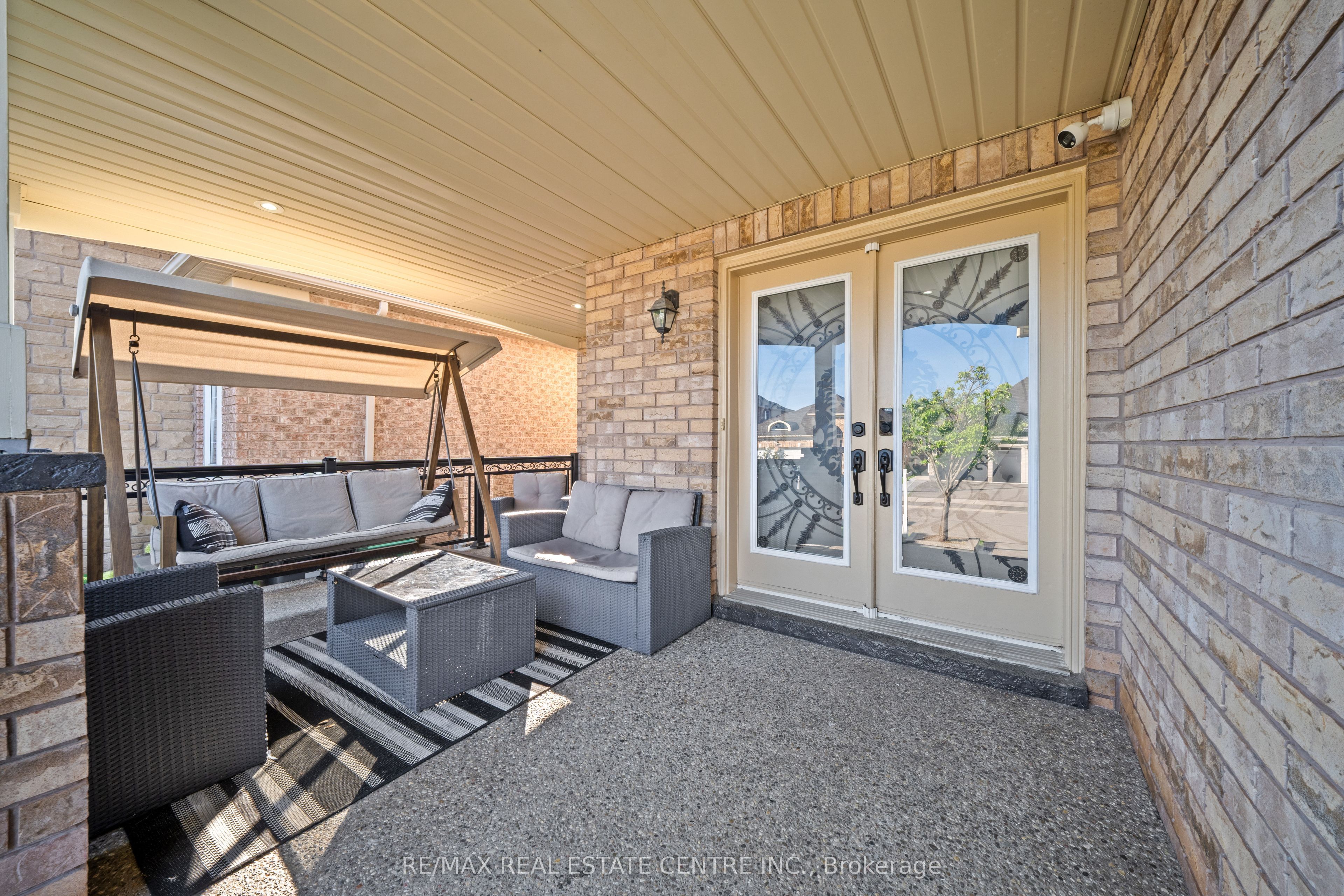 10 Midvale Road Property Photo 4