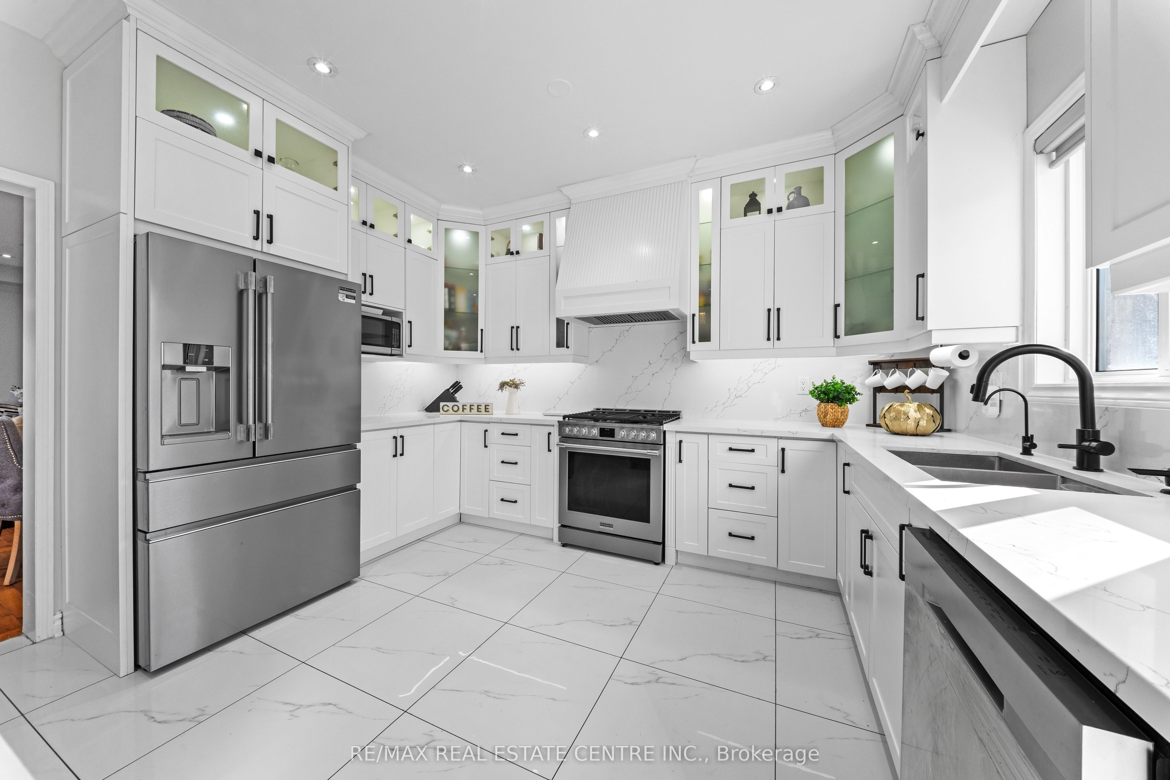 10 Midvale Road Property Photo 9