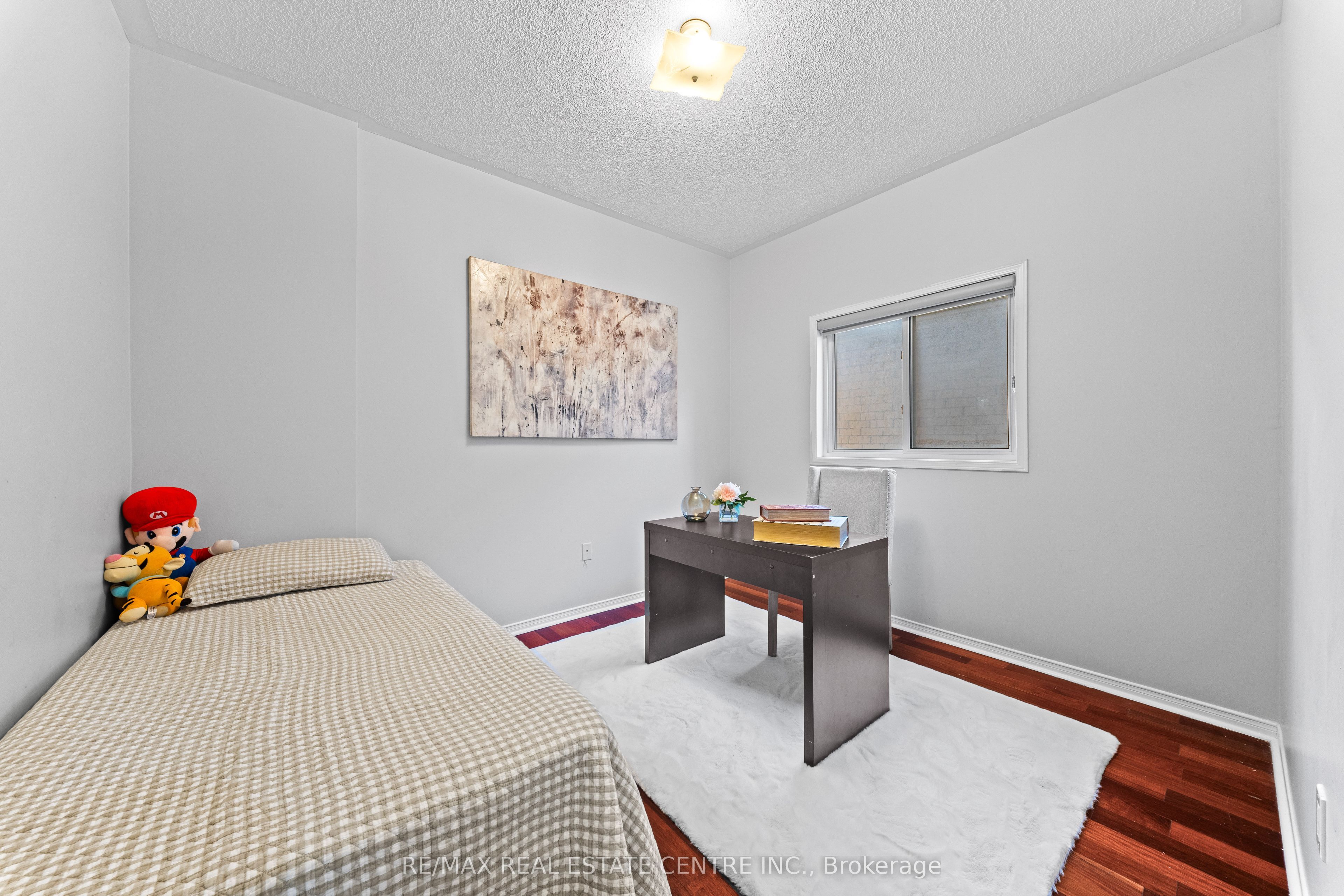 10 Midvale Road Property Photo 16