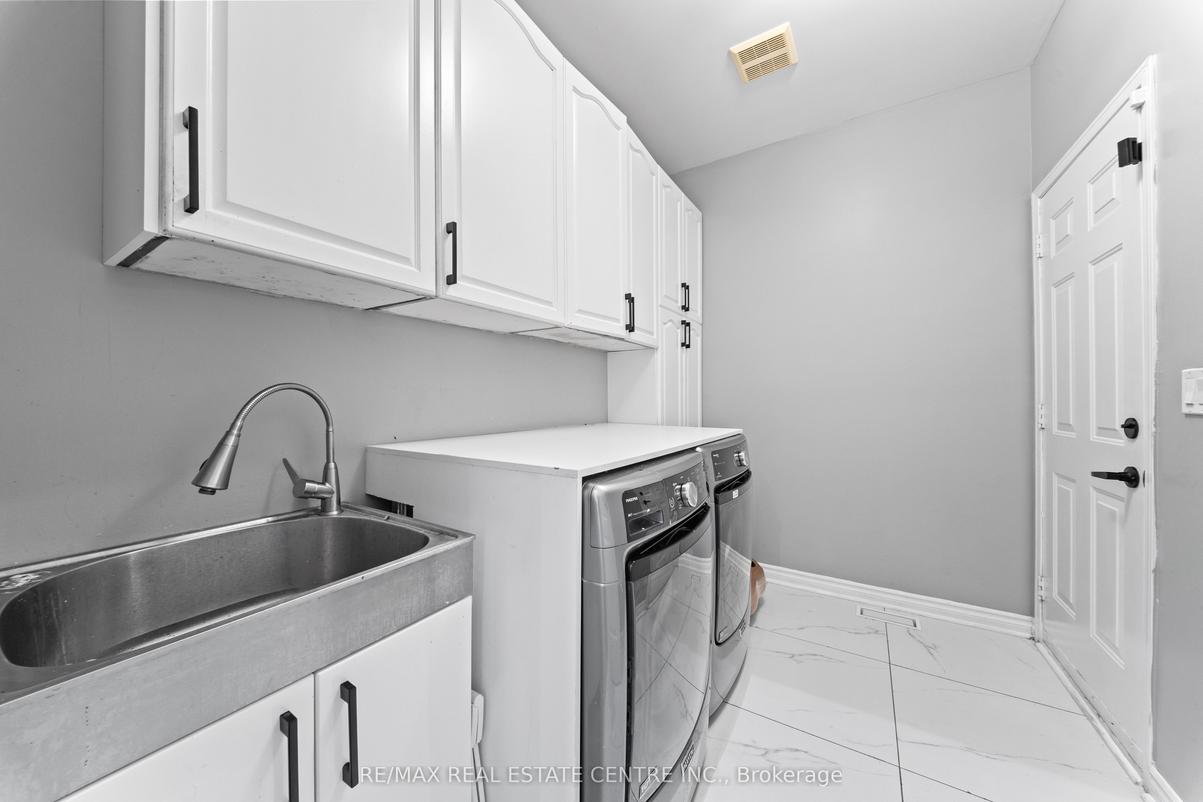 10 Midvale Road Property Photo 17
