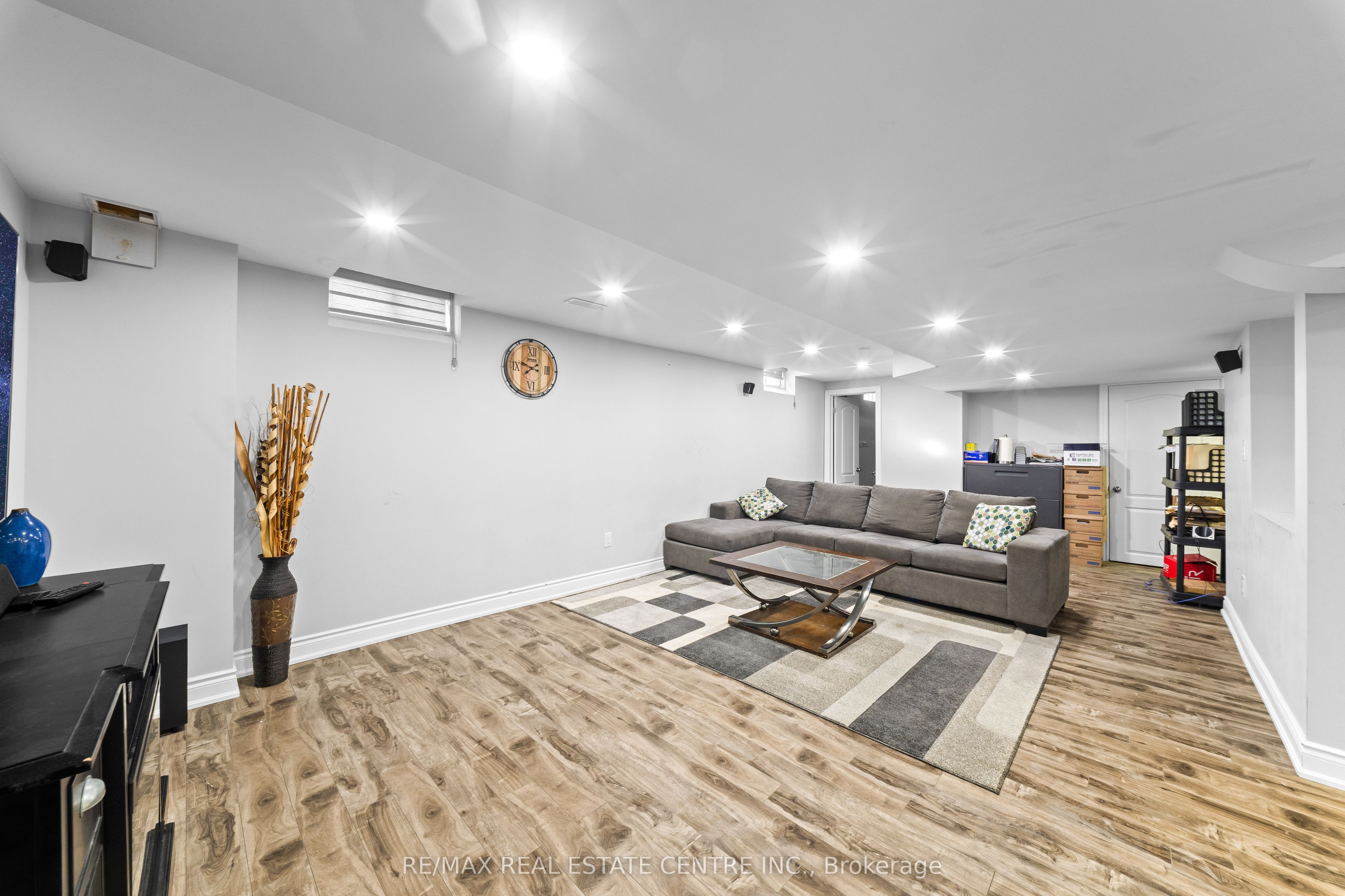 10 Midvale Road Property Photo 31