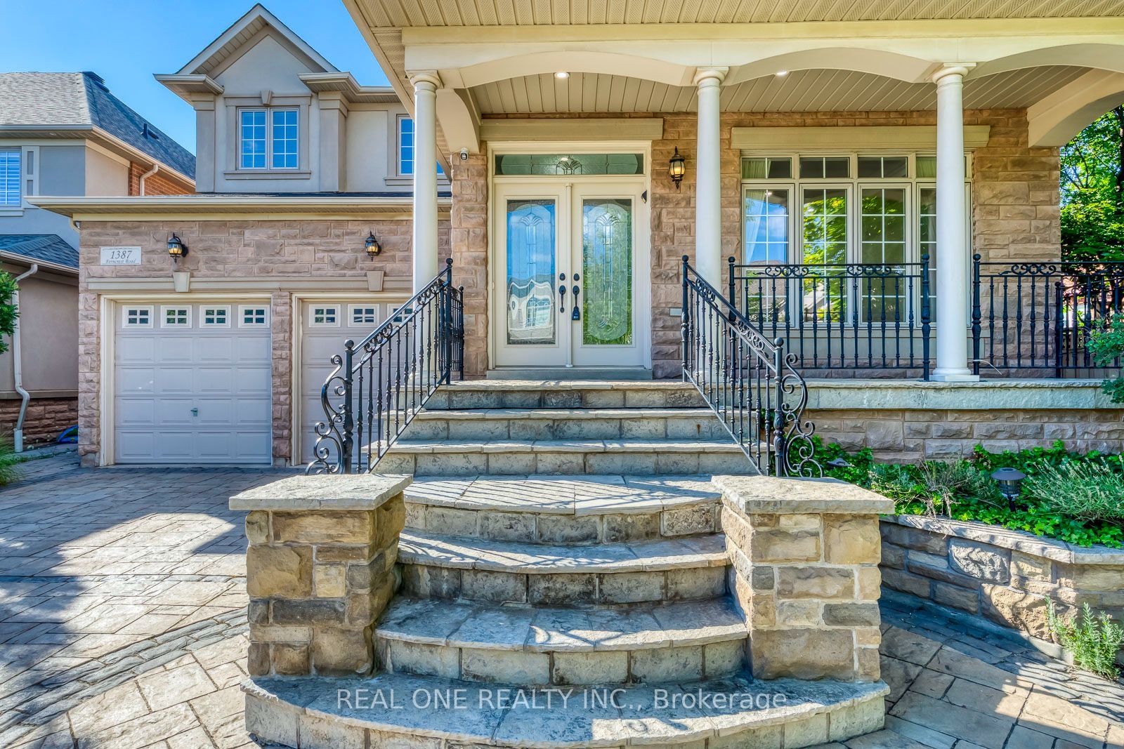 1387 Ferncrest Road Property Photo 2