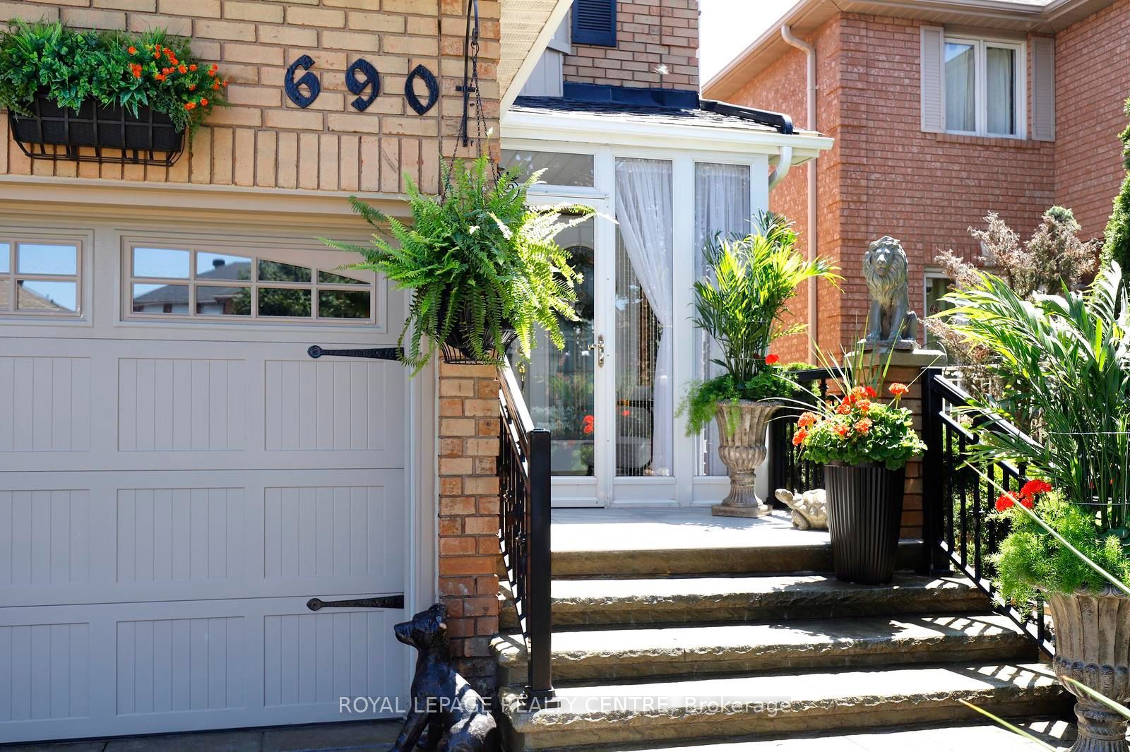 690 Ashprior Avenue Property Photo 4