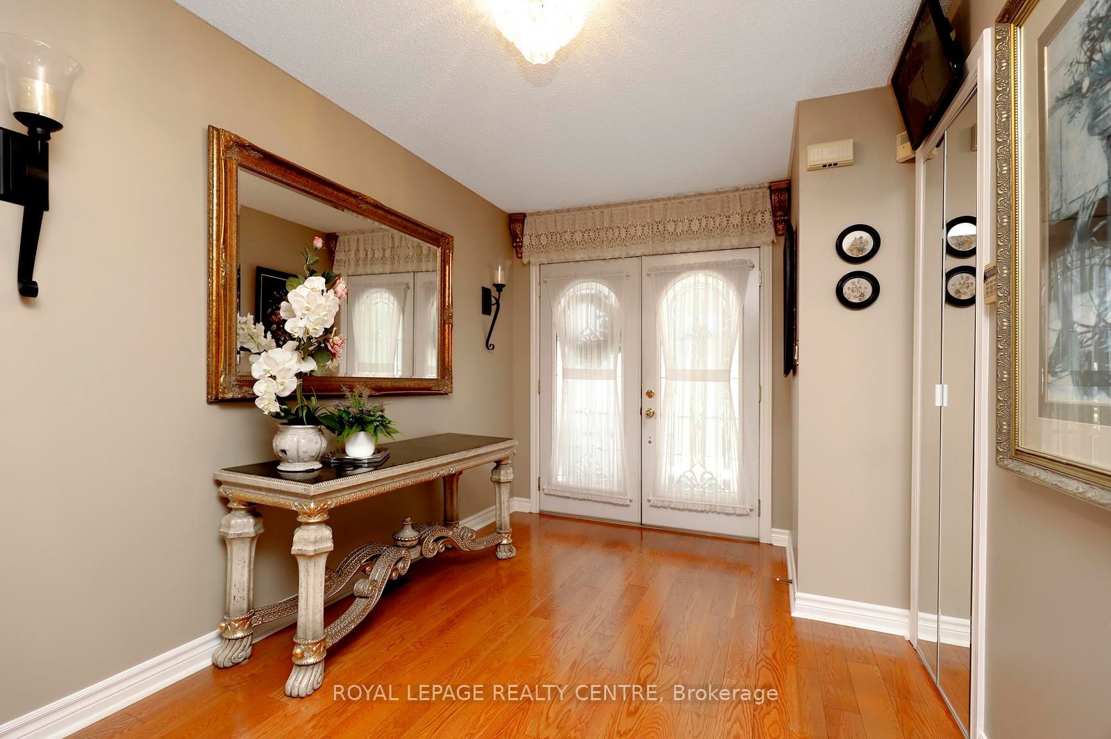 690 Ashprior Avenue Property Photo 8
