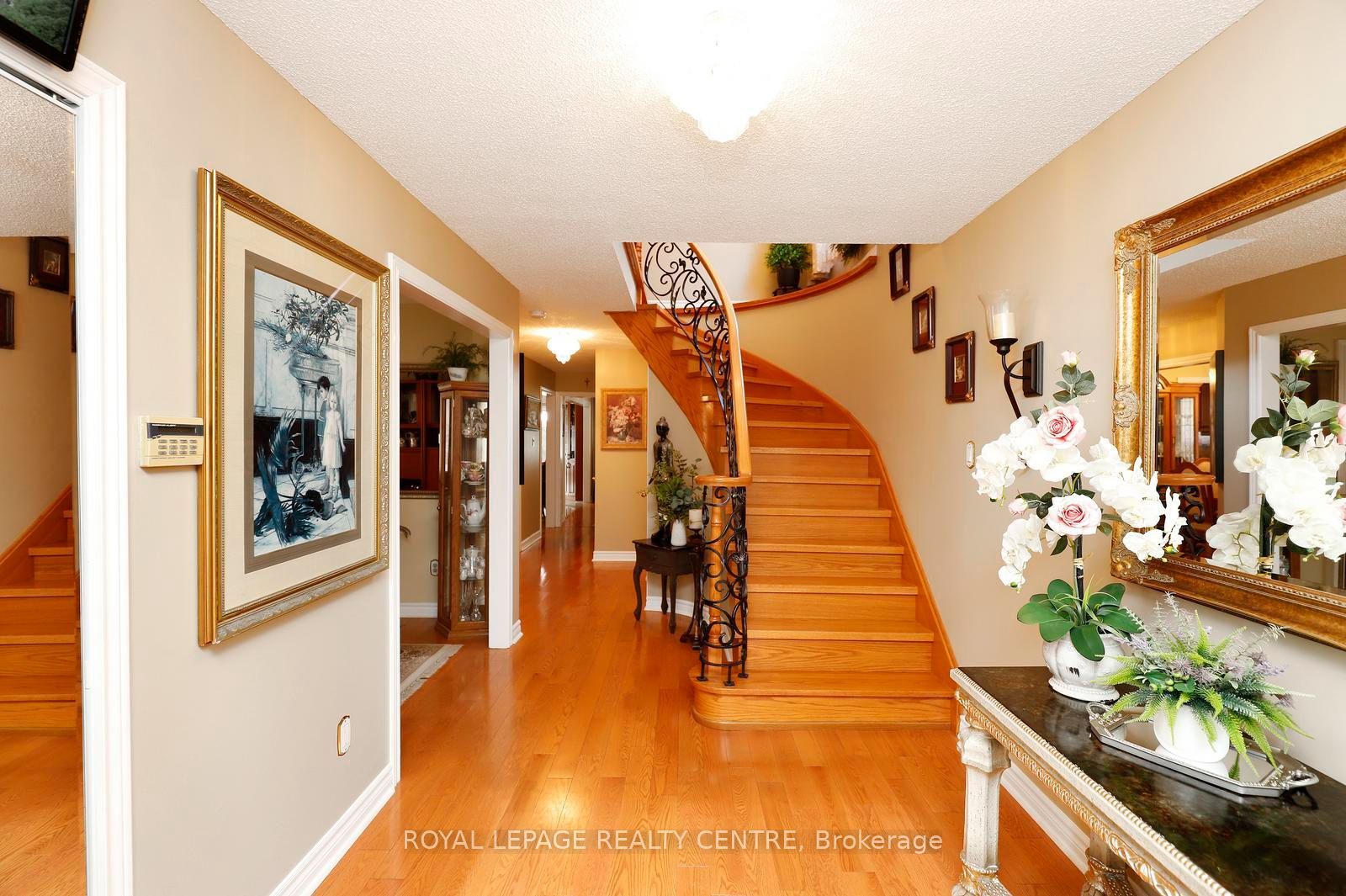 690 Ashprior Avenue Property Photo 9