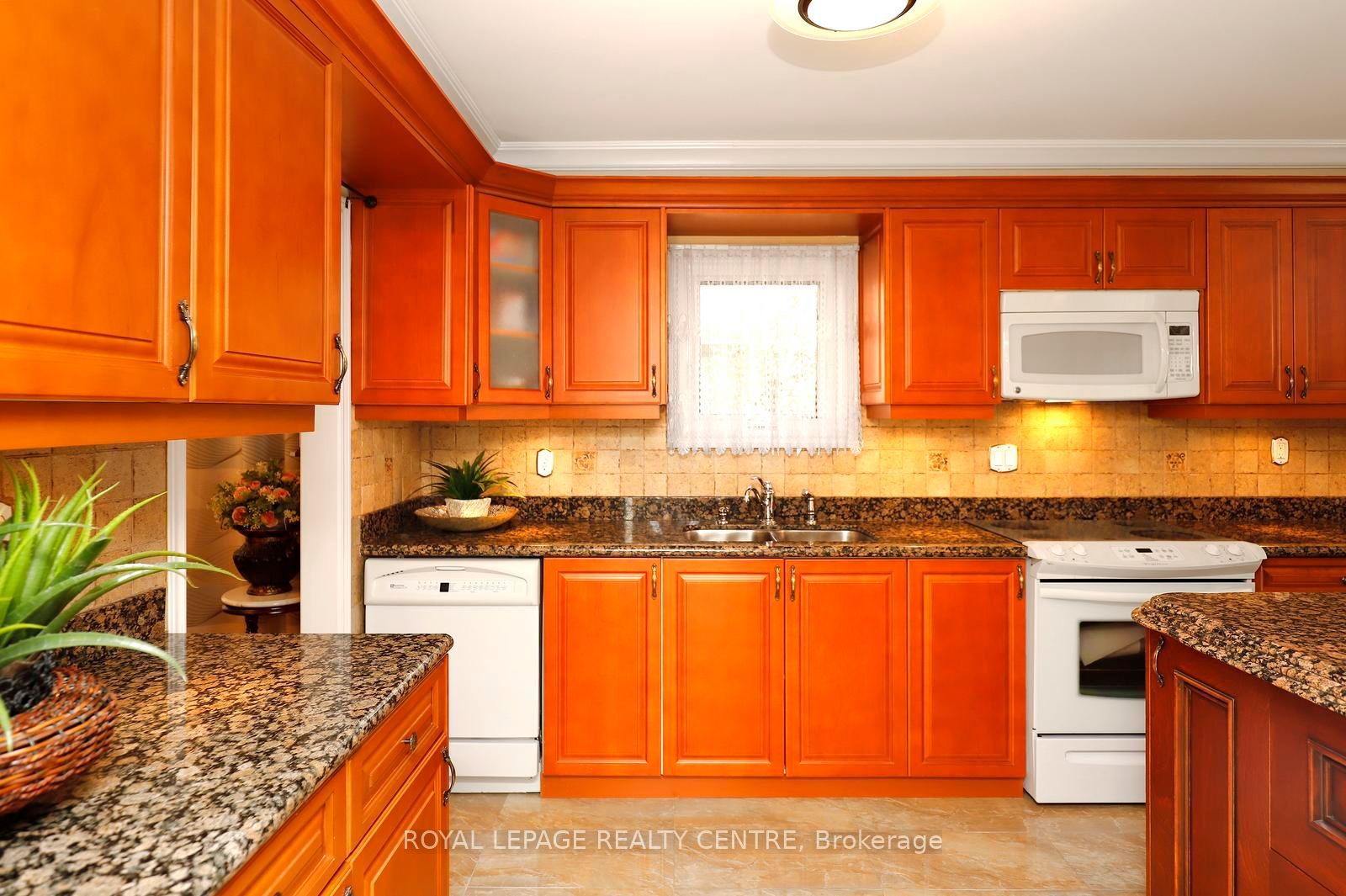 690 Ashprior Avenue Property Photo 19
