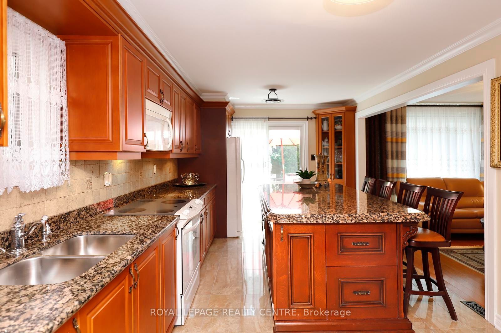 690 Ashprior Avenue Property Photo 20