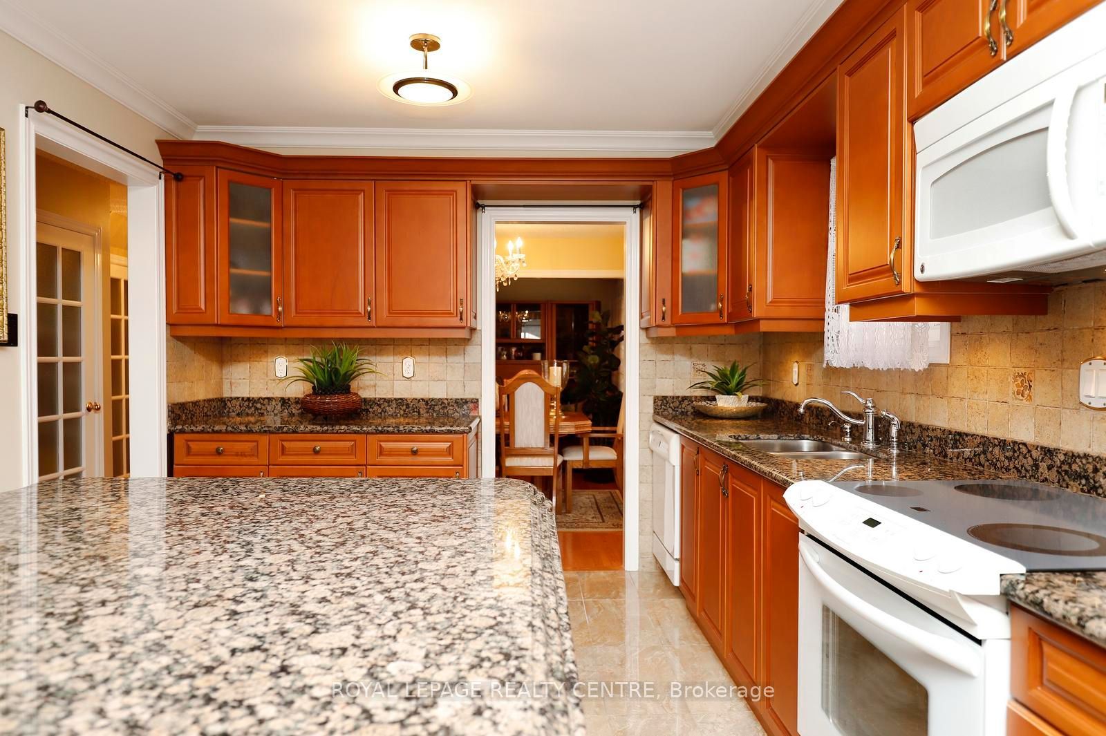 690 Ashprior Avenue Property Photo 21
