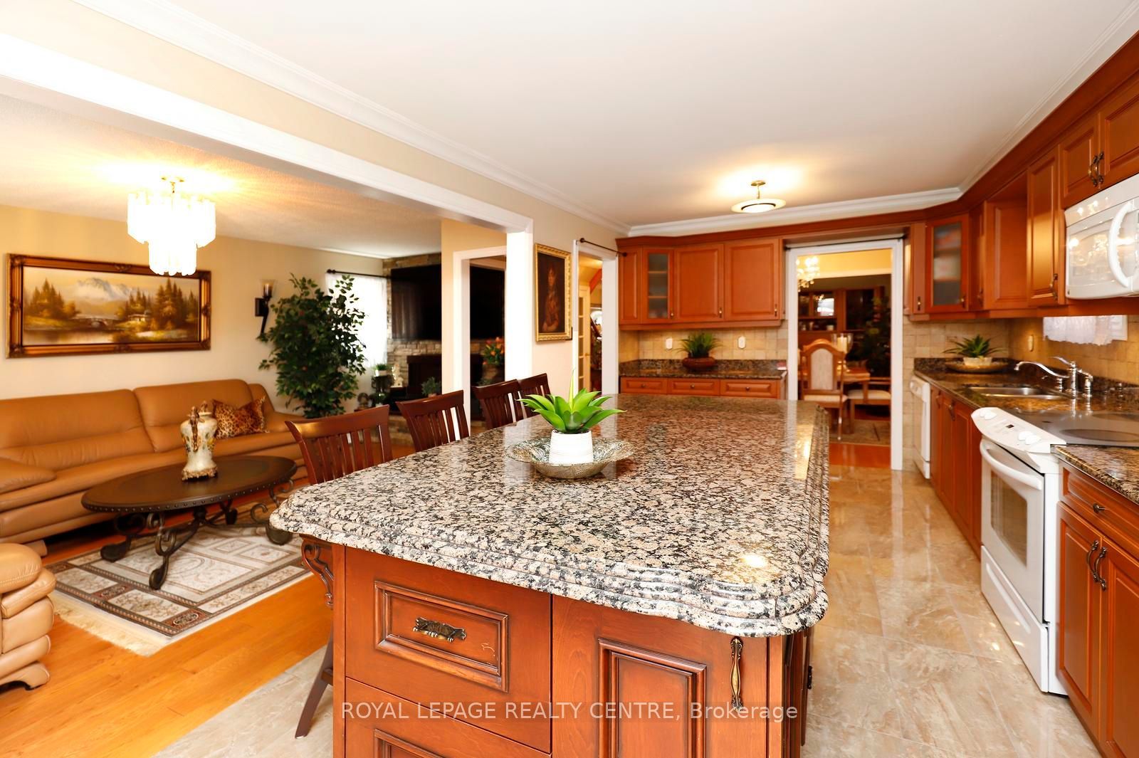 690 Ashprior Avenue Property Photo 22