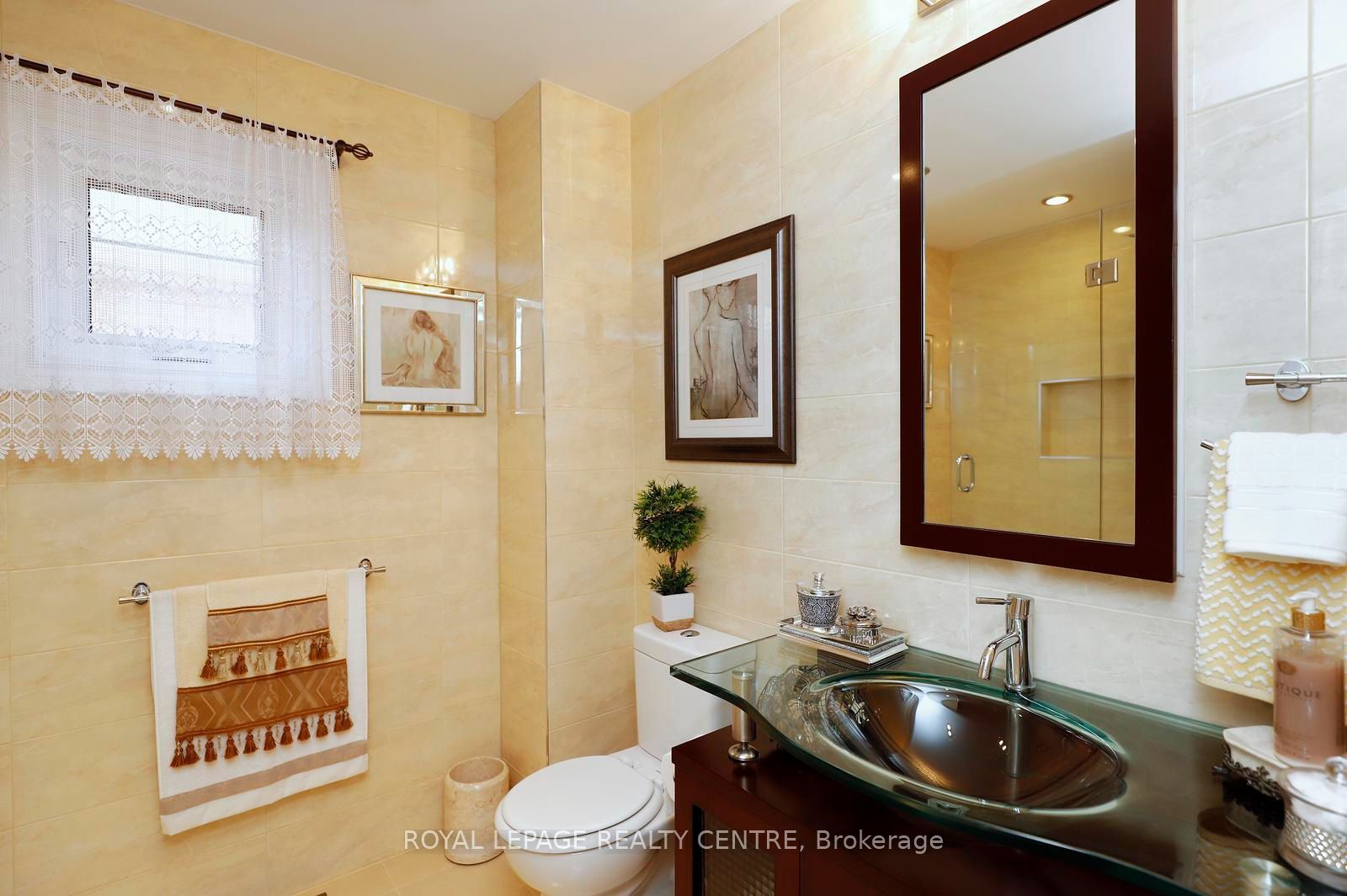 690 Ashprior Avenue Property Photo 34