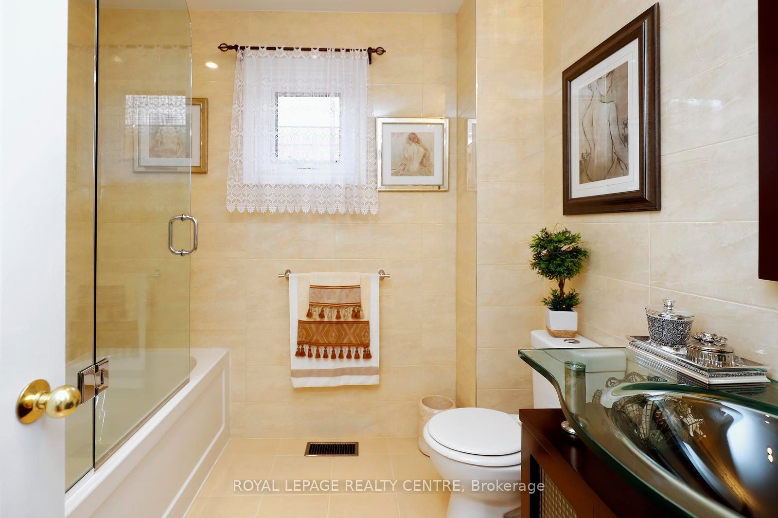 690 Ashprior Avenue Property Photo 35