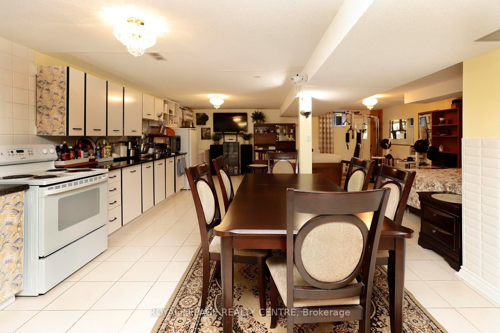 690 Ashprior Avenue Property Photo 38