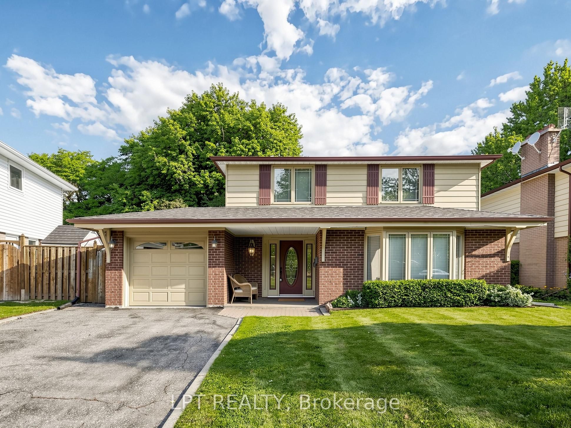 70 Roberts Crescent Property Photo 1