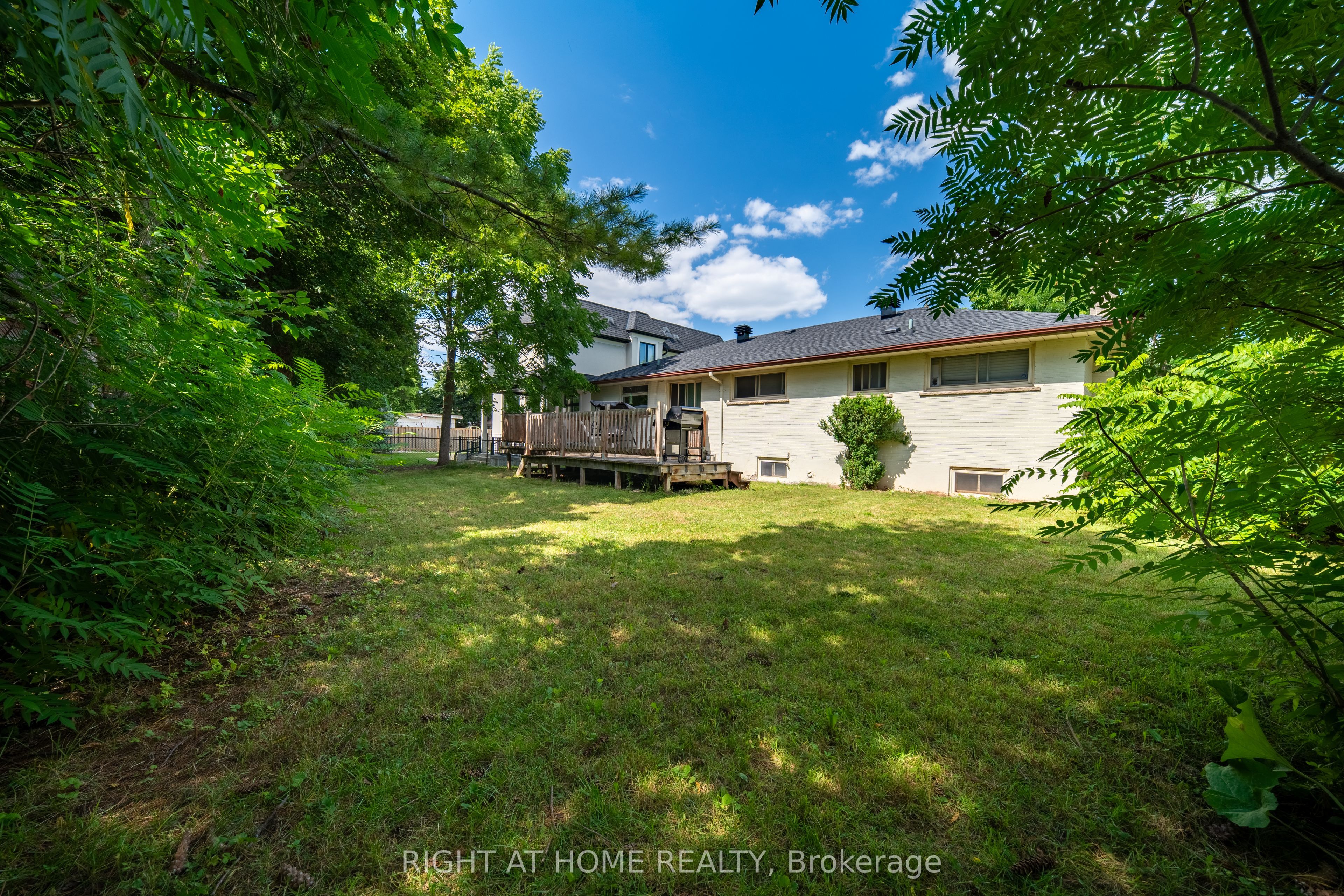 398 Tennyson Drive Property Photo 8