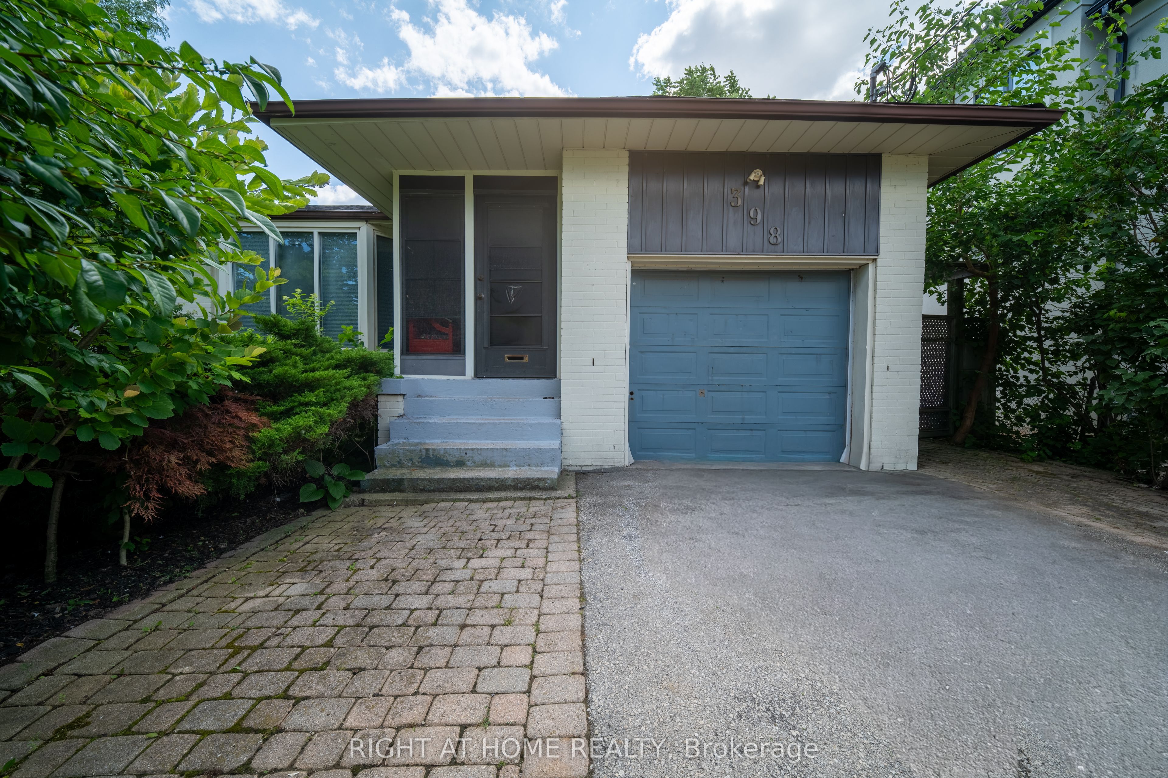 398 Tennyson Drive Property Photo 13
