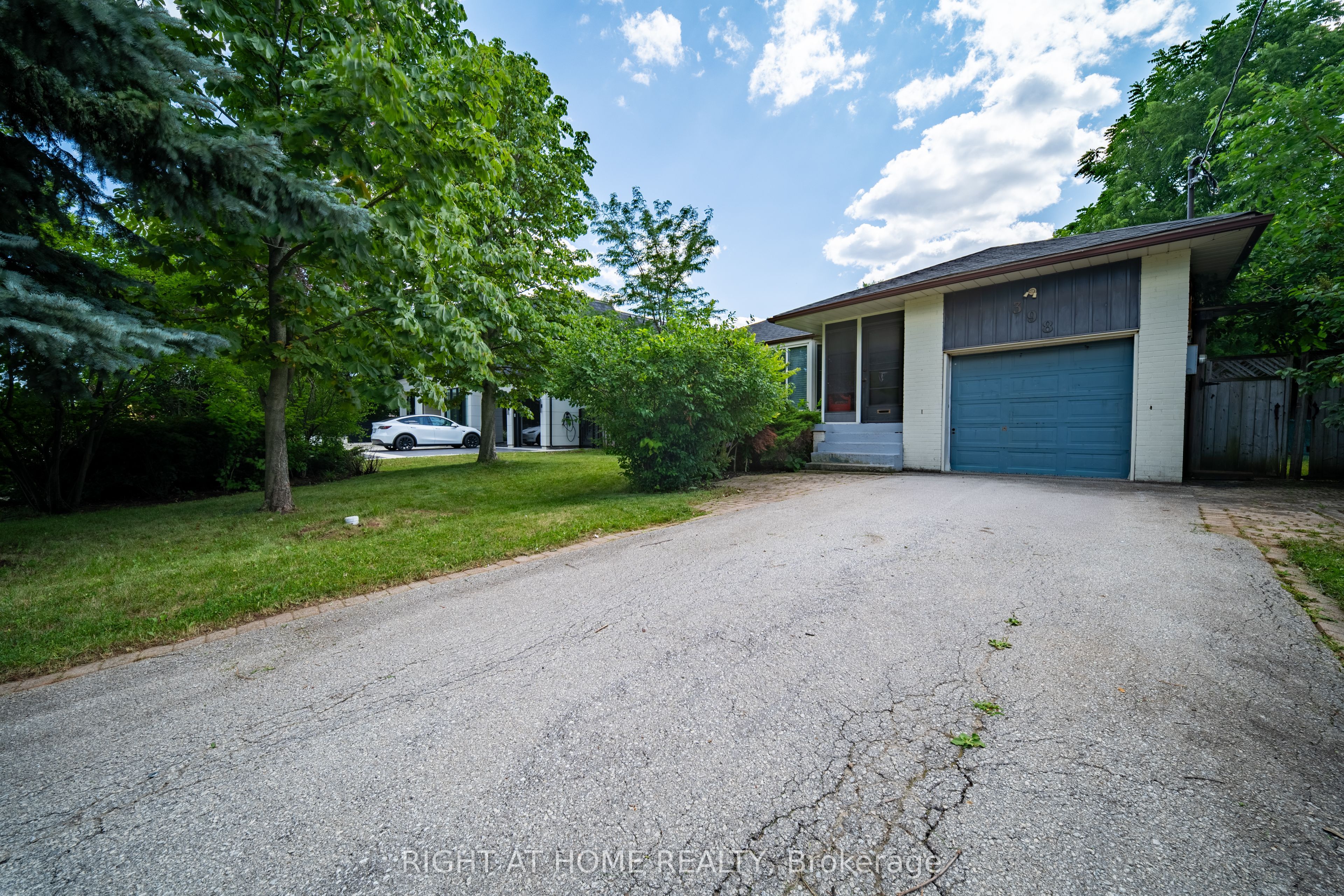 398 Tennyson Drive Property Photo 14