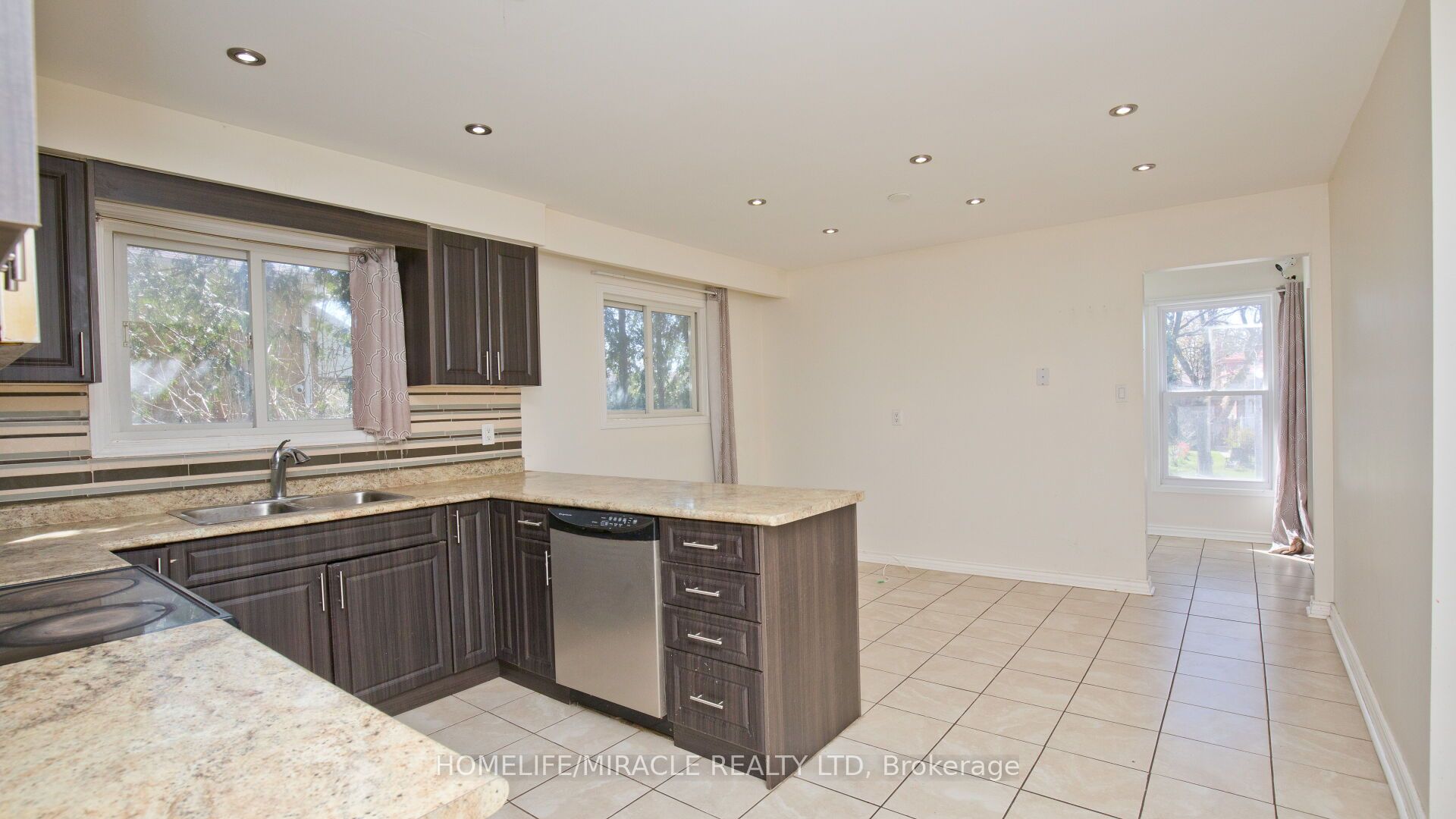 38 Medici Place Property Photo 13