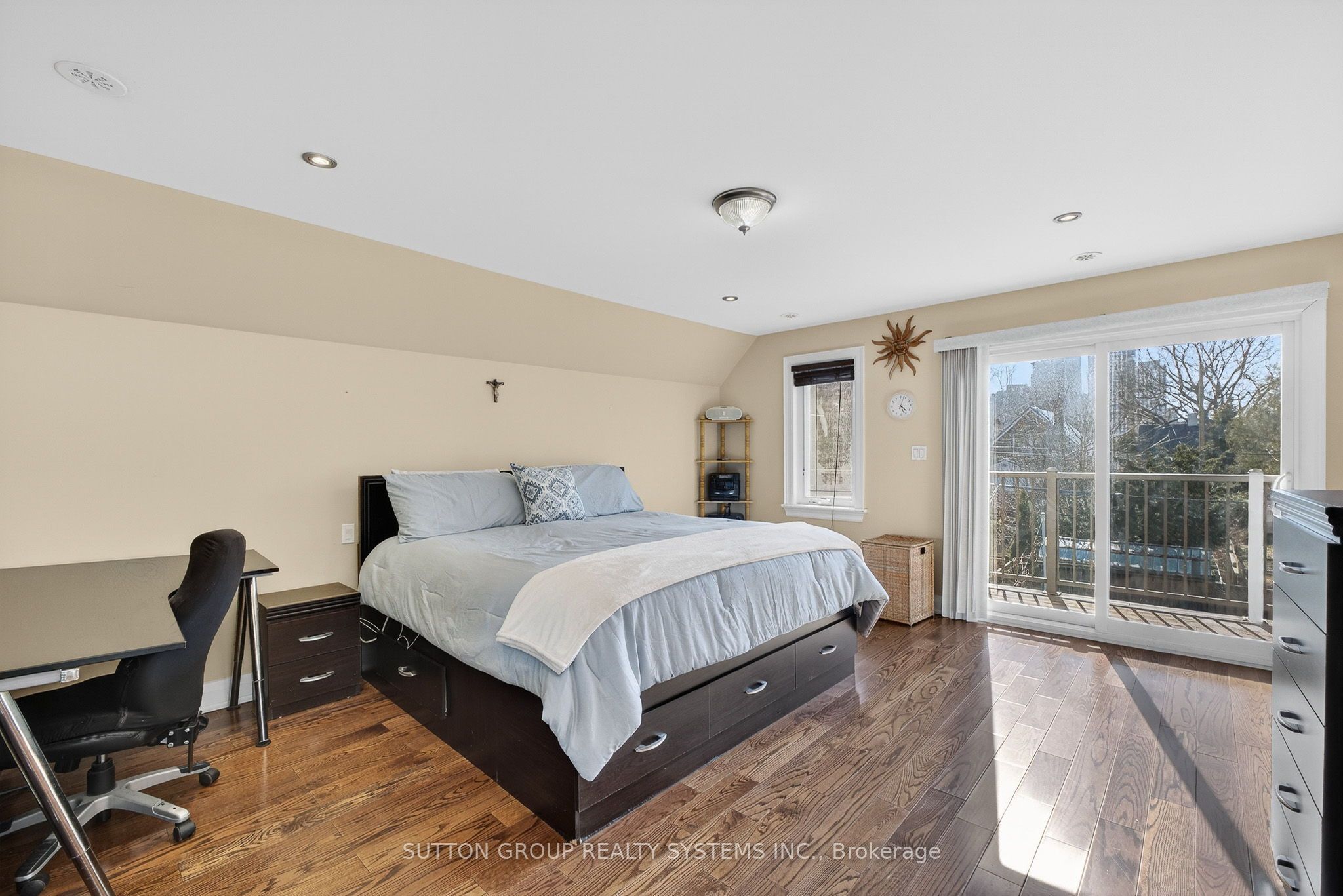 32 Green Lanes Property Photo 14