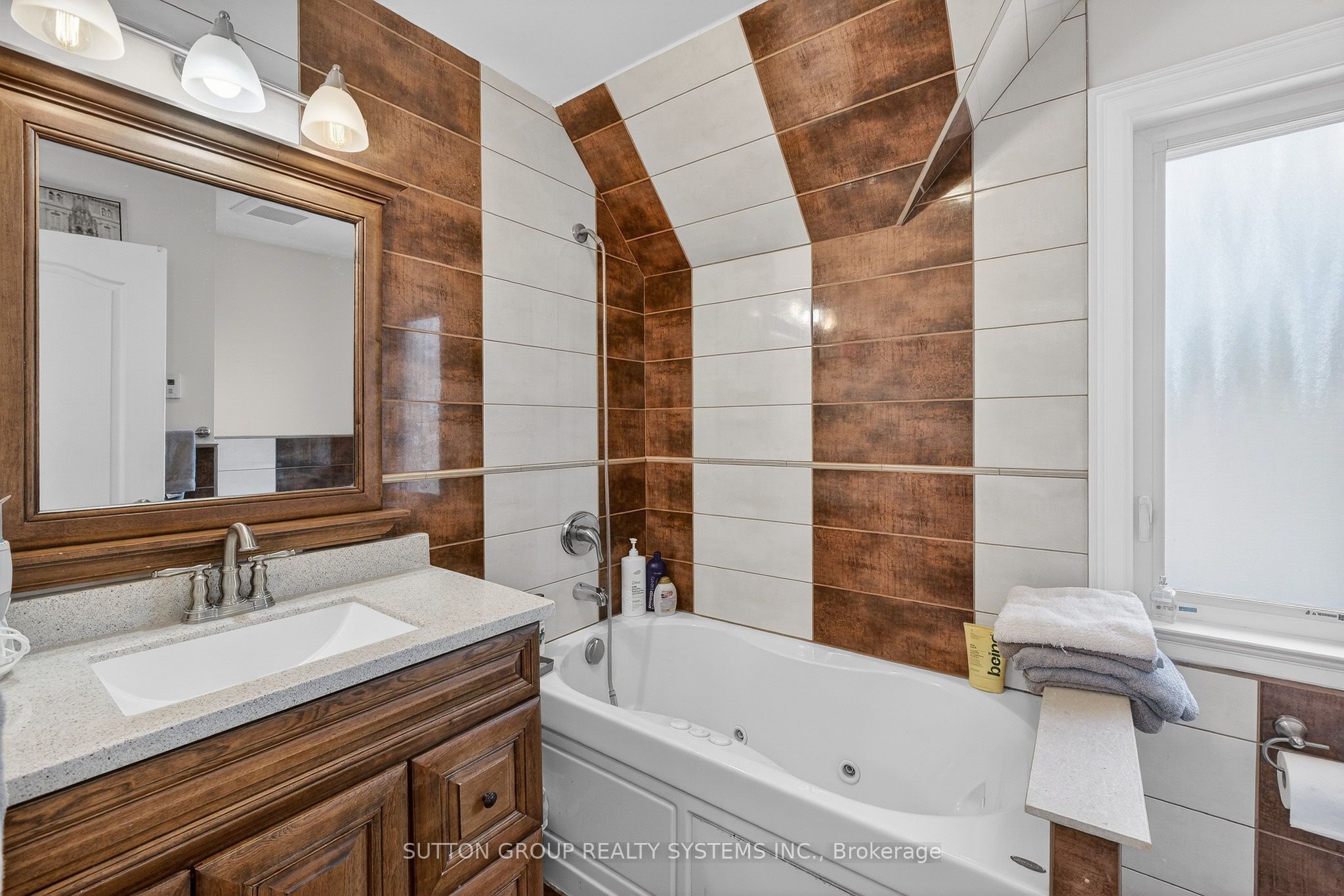 32 Green Lanes Property Photo 16