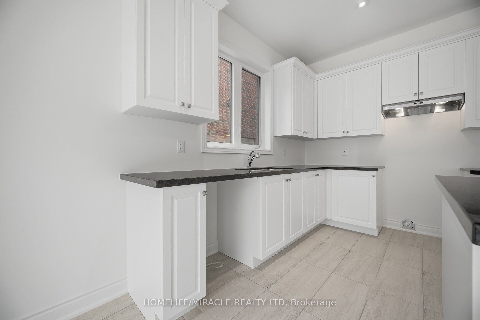 46 Stratford Drive Property Photo 7