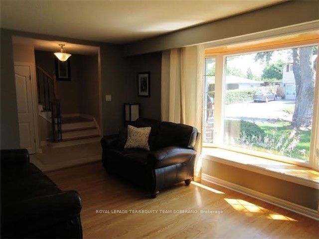 54 Roberts Crescent Property Photo 8
