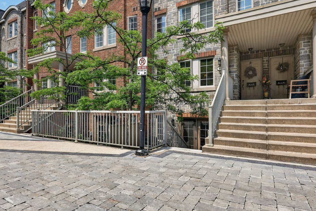 93 The Queensway 50 Property Photo 3