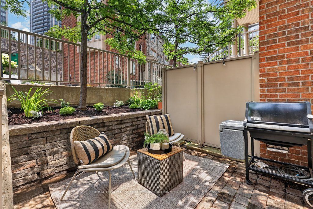 93 The Queensway 50 Property Photo 4