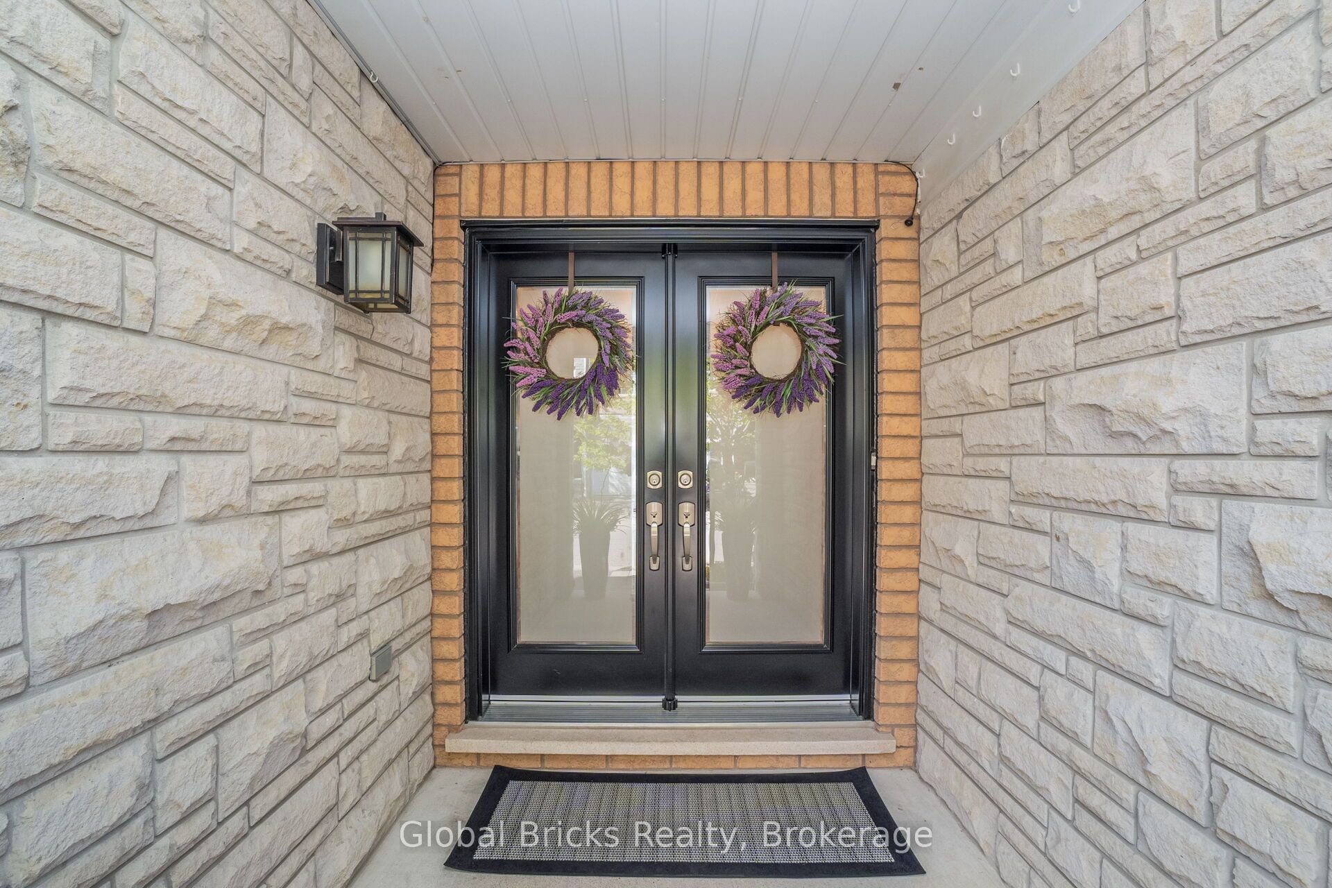 585 Candlestick Circle Property Photo 4