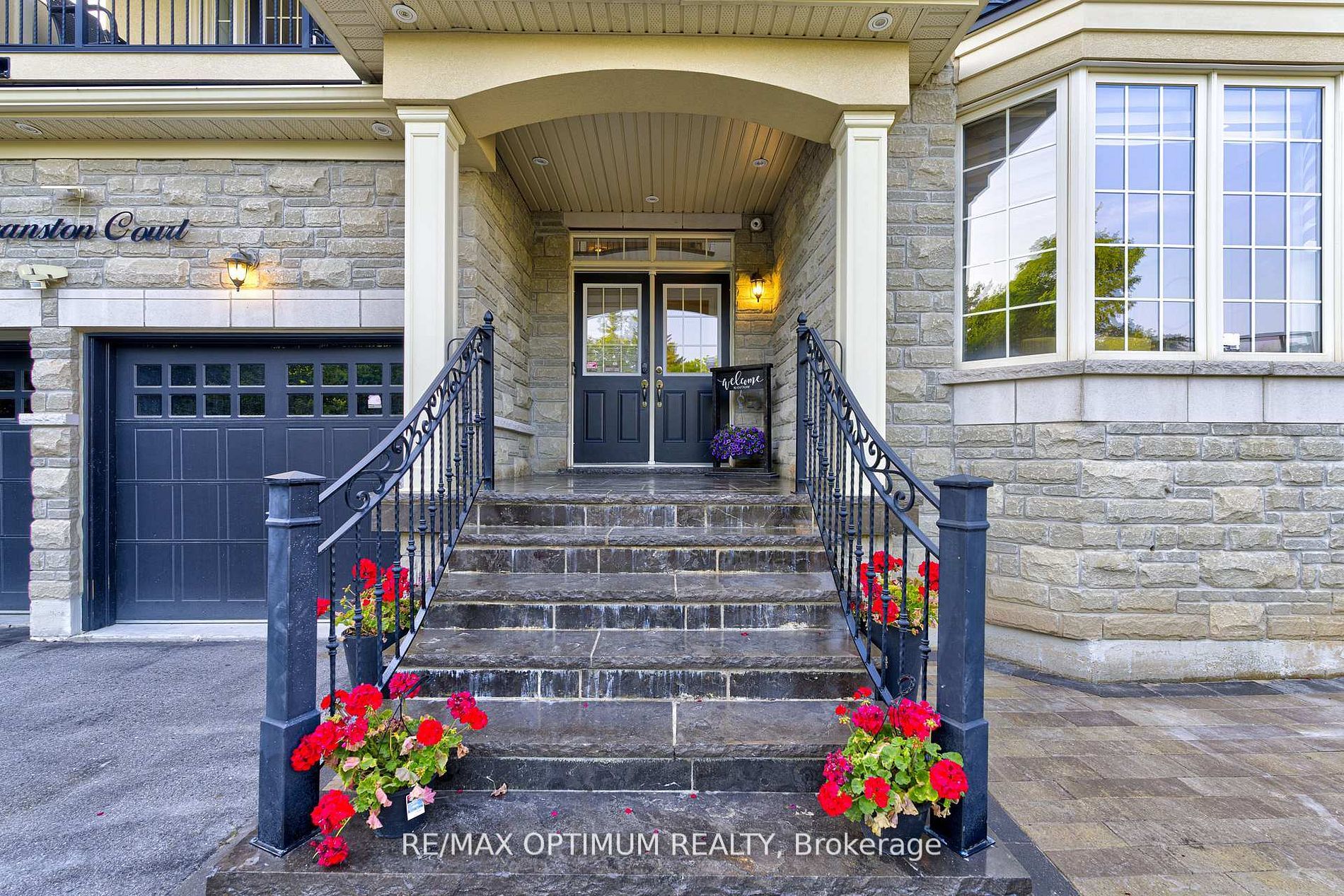 18 Deanston Court Property Photo 4
