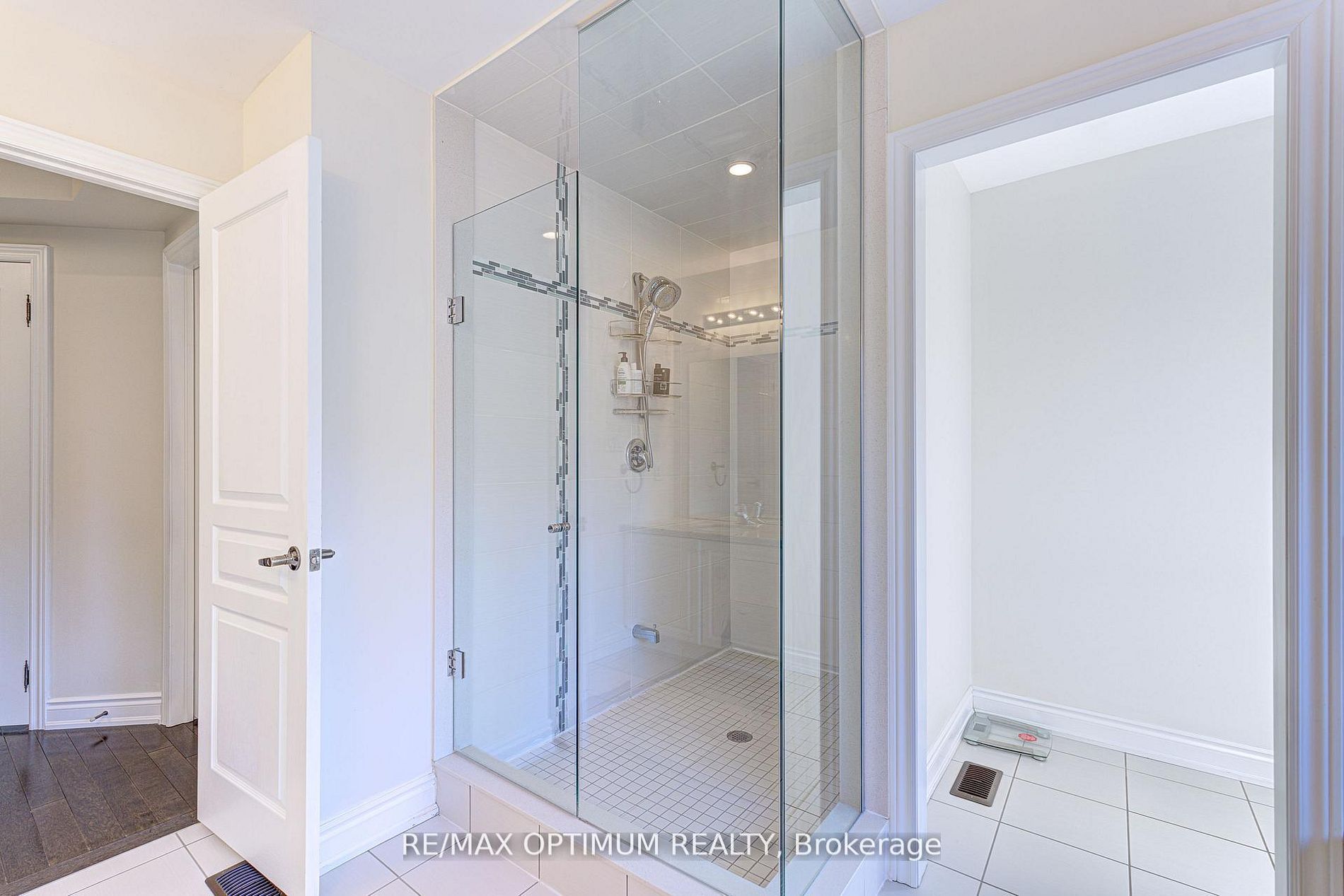 18 Deanston Court Property Photo 28