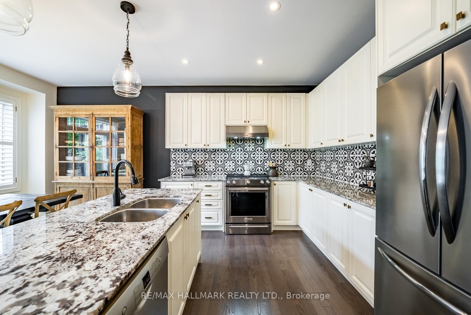 124 Bonnie Braes Drive Property Photo 11