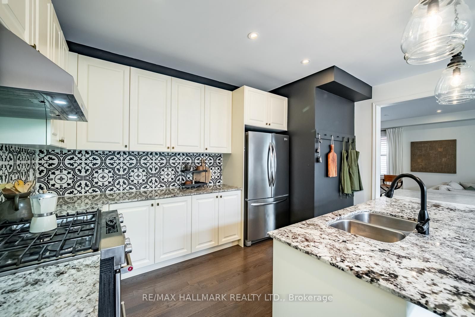 124 Bonnie Braes Drive Property Photo 12