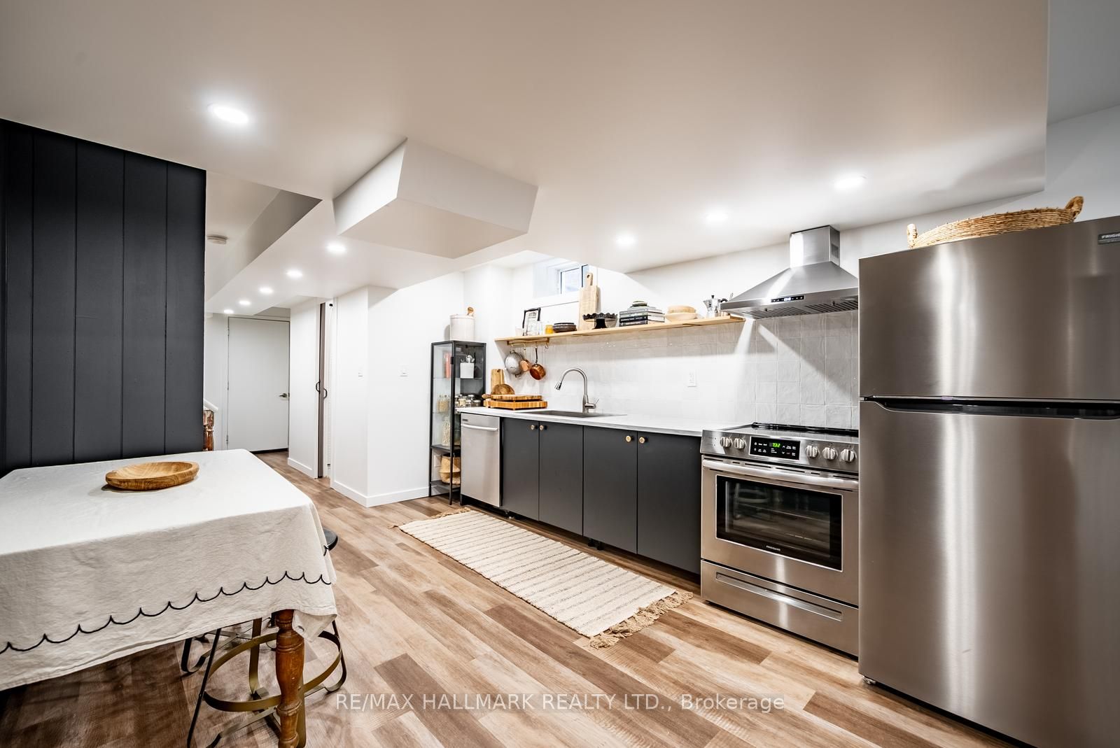 124 Bonnie Braes Drive Property Photo 33