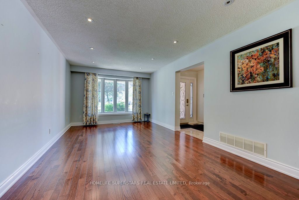 868 Kowal Drive Property Photo 2