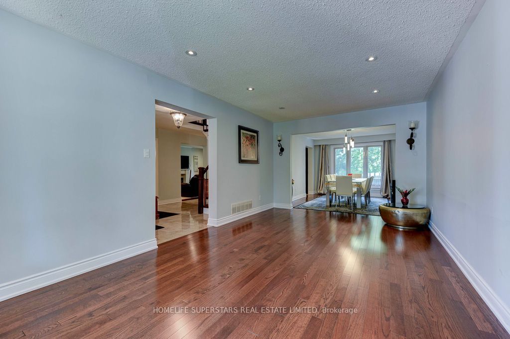 868 Kowal Drive Property Photo 3