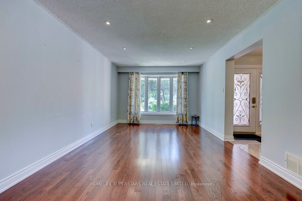 868 Kowal Drive Property Photo 4