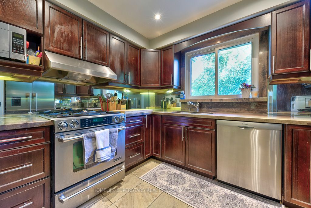 868 Kowal Drive Property Photo 10